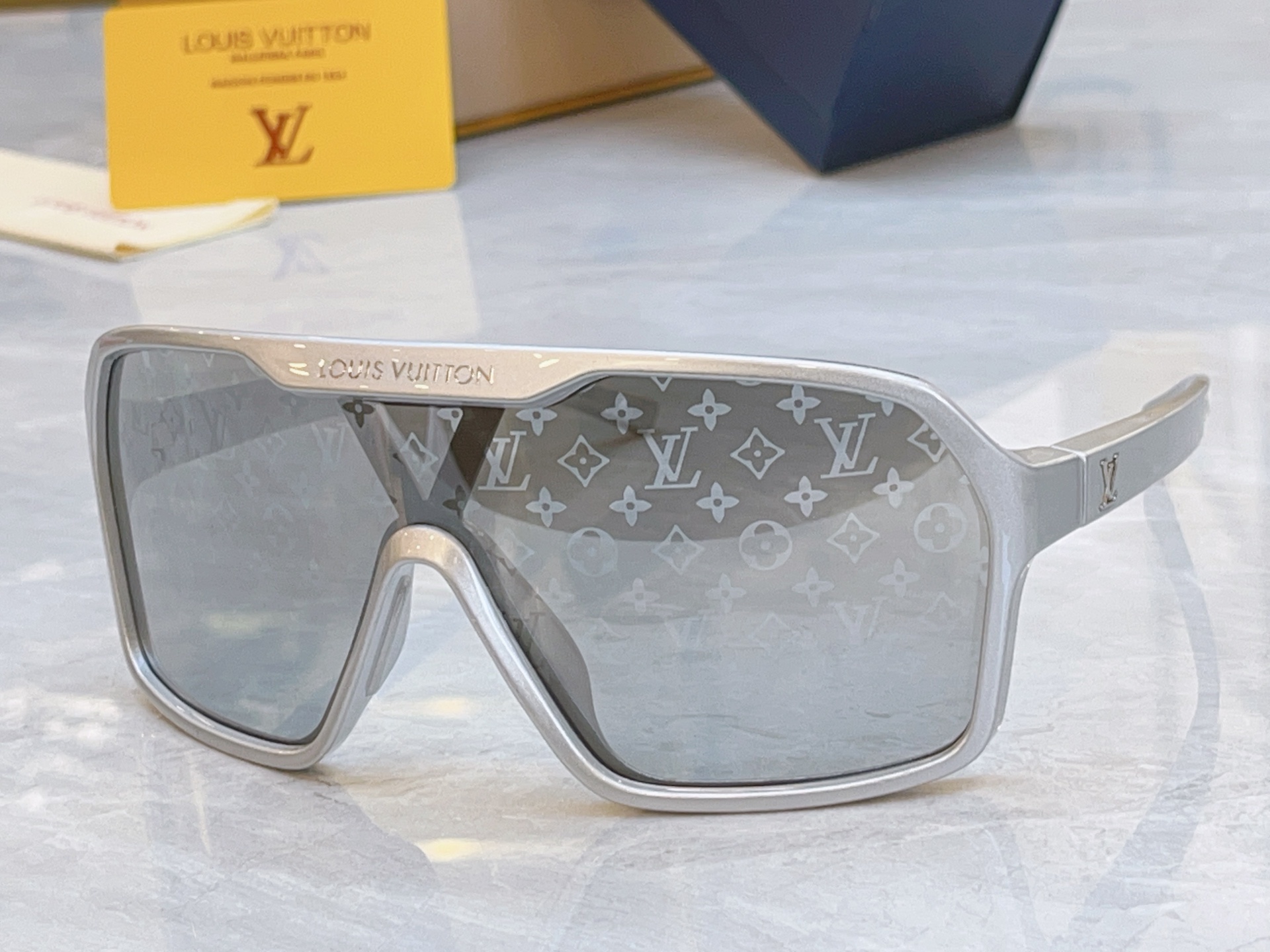 ，【LOUIS VUITTO*】路易*威登新款太阳镜，MODEL：Z3102U，SIZE：135口00-