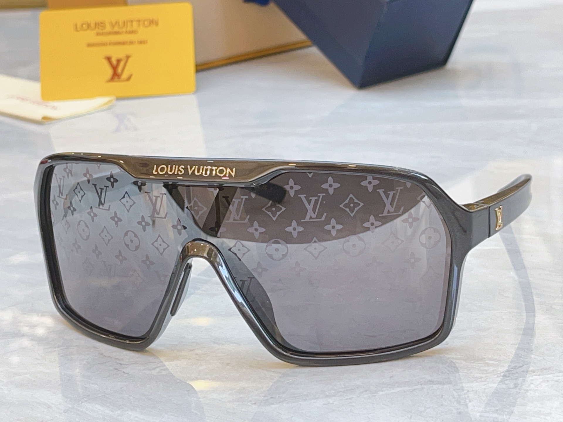 ，【LOUIS VUITTO*】路易*威登新款太阳镜，MODEL：Z3102U，SIZE：135口00-