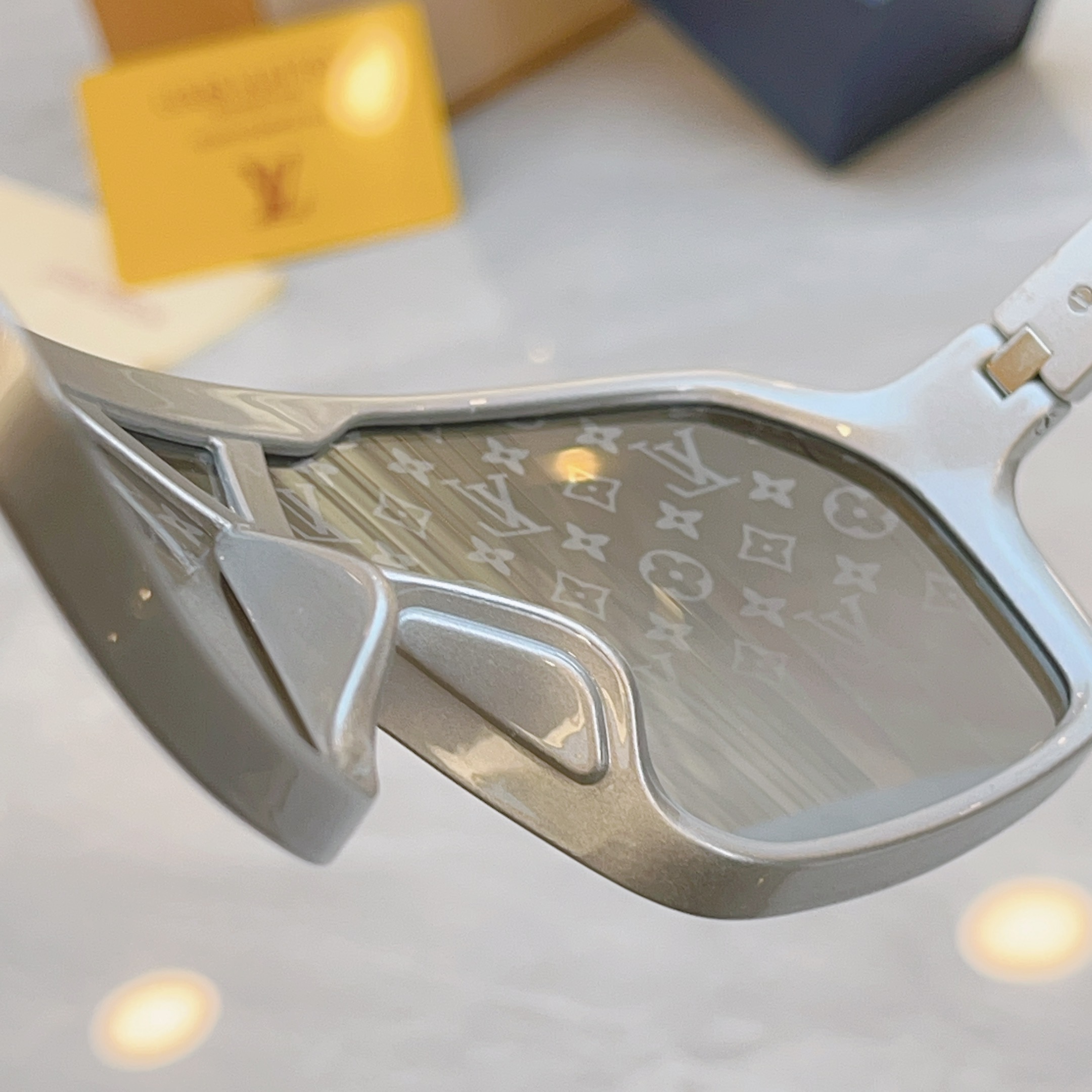 ，【LOUIS VUITTO*】路易*威登新款太阳镜，MODEL：Z3102U，SIZE：135口00-