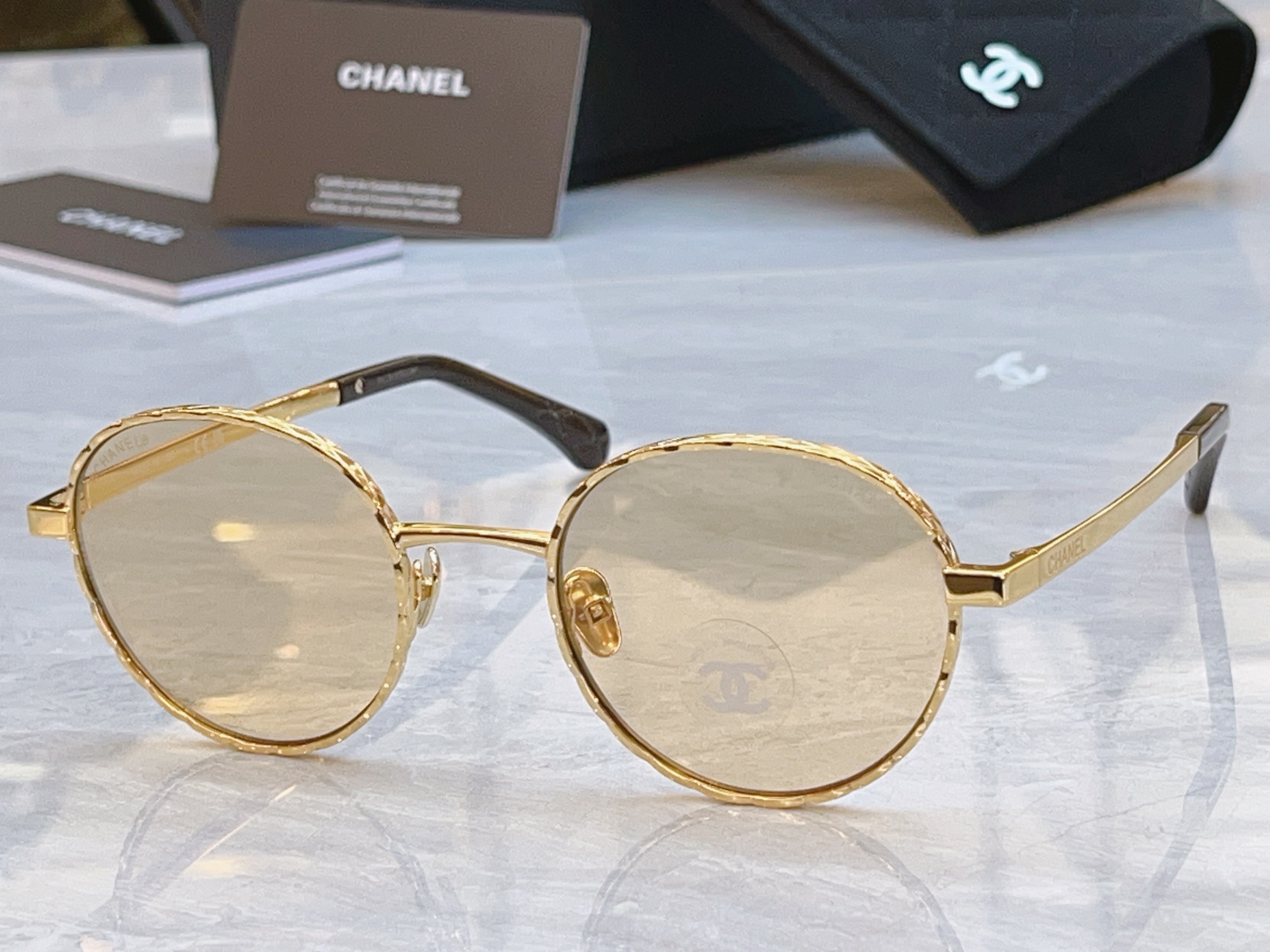 ，【CHANE*】香奈儿新款太阳镜，MODEL：2225-S，SIZE：51口20-140