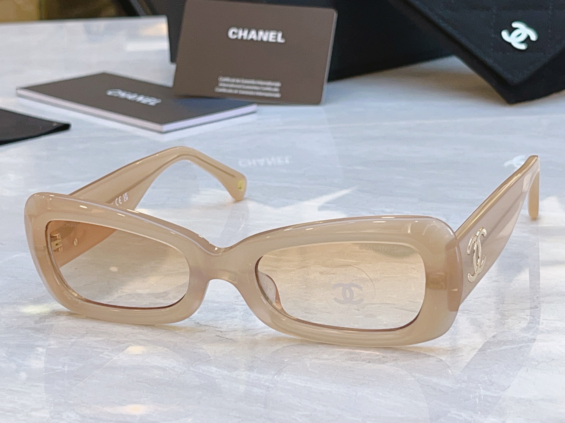 ，【CHANE*】香奈儿新款太阳镜，MODEL：9184，SIZE：52口20-140
