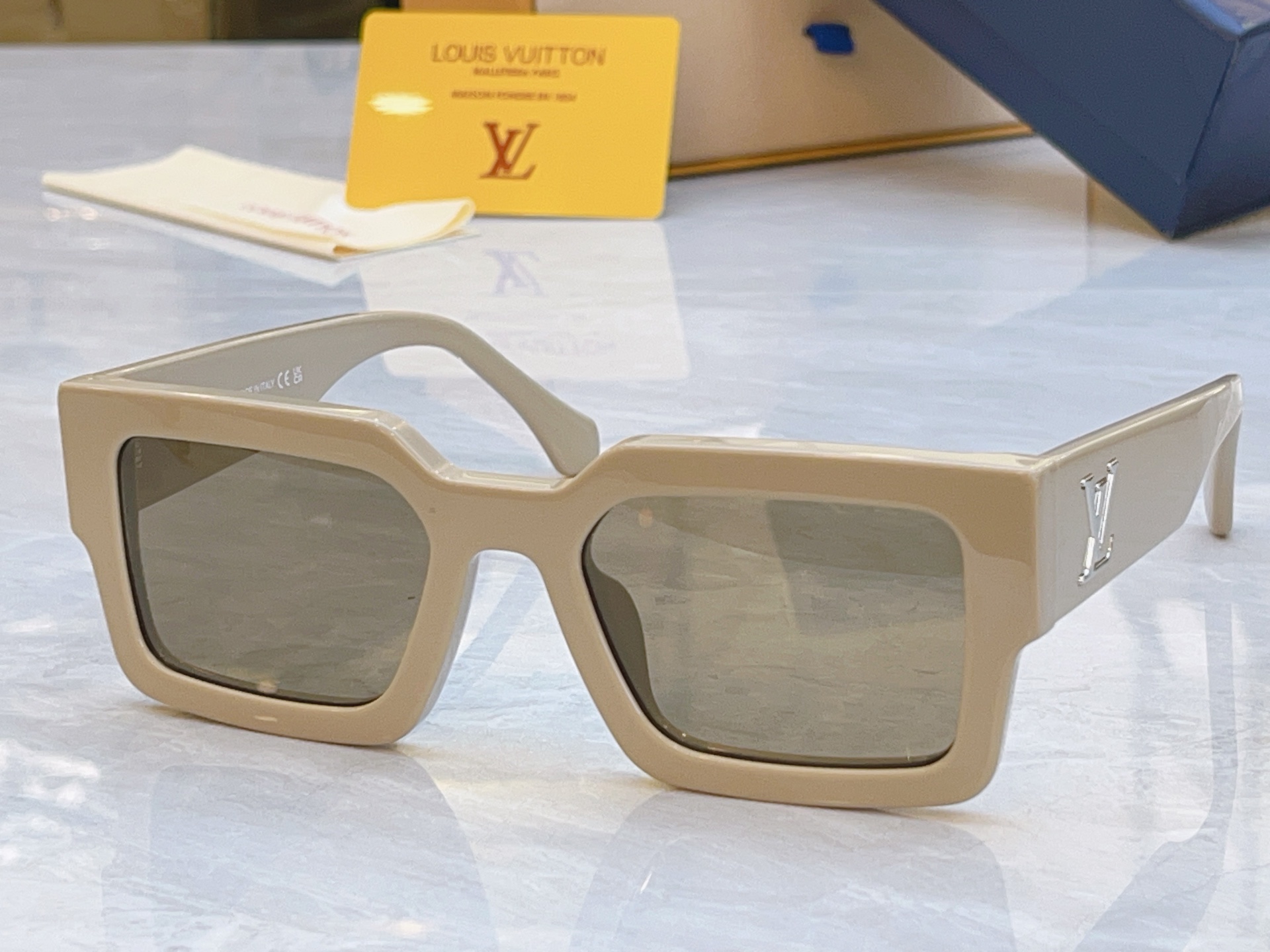 ，【LOUIS VUITTO*】路易*威登新款太阳镜，MODEL：Z2945W，SIZE：54口21-1