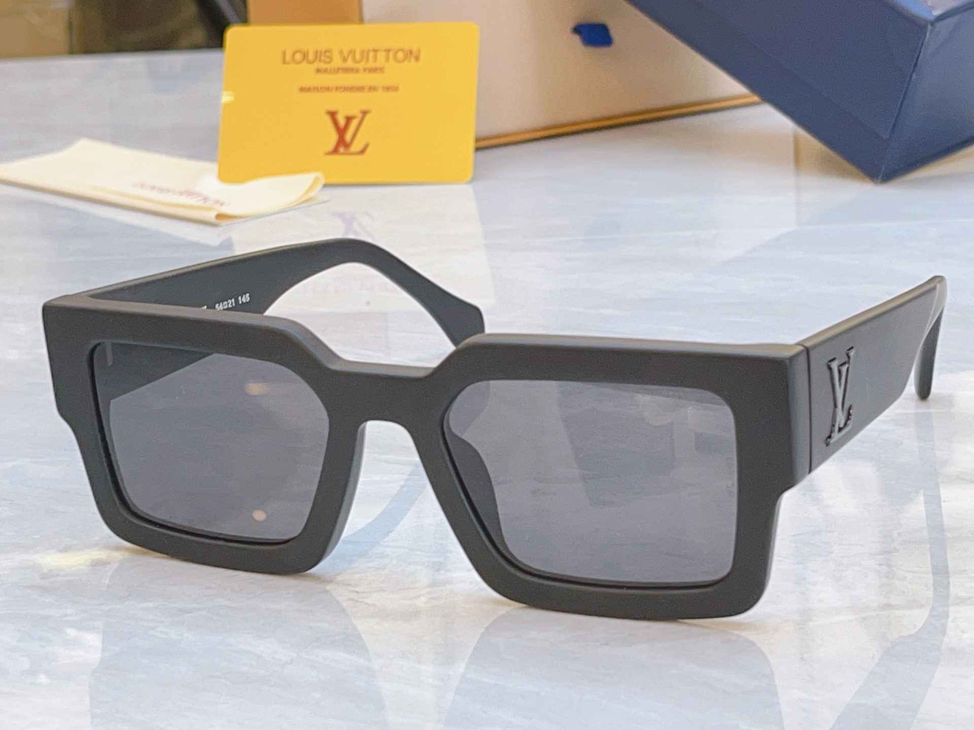 ，【LOUIS VUITTO*】路易*威登新款太阳镜，MODEL：Z2945W，SIZE：54口21-1