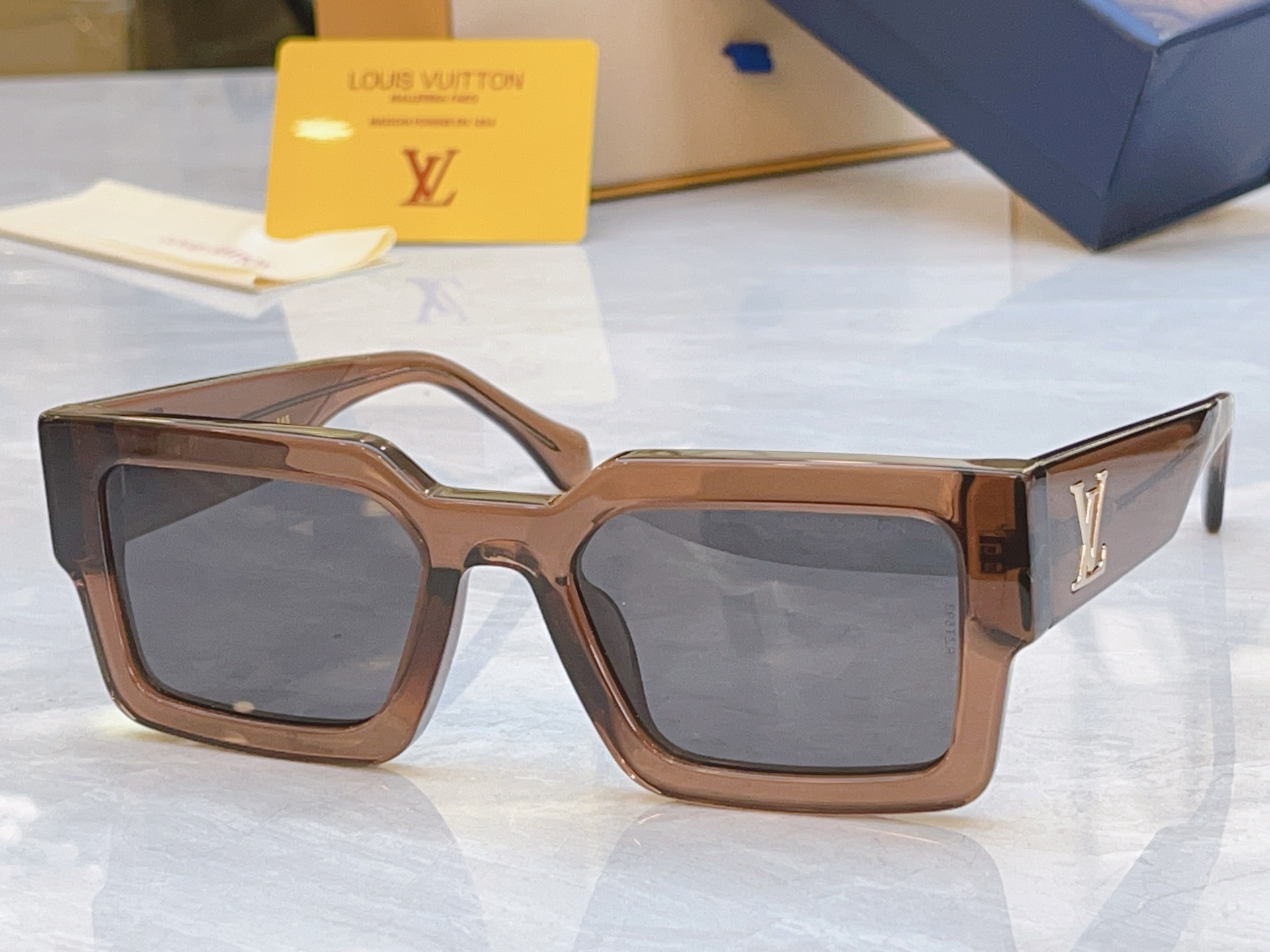 ，【LOUIS VUITTO*】路易*威登新款太阳镜，MODEL：Z2945W，SIZE：54口21-1