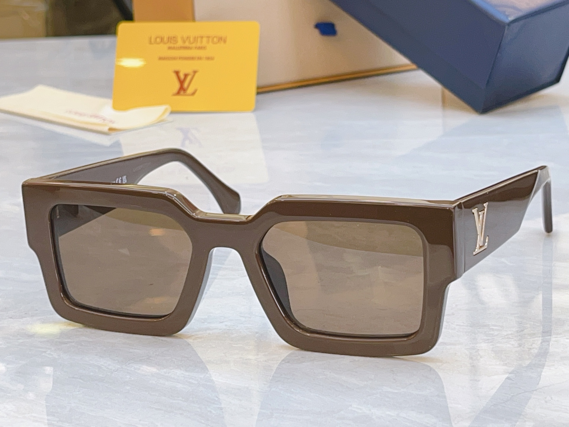 ，【LOUIS VUITTO*】路易*威登新款太阳镜，MODEL：Z2945W，SIZE：54口21-1