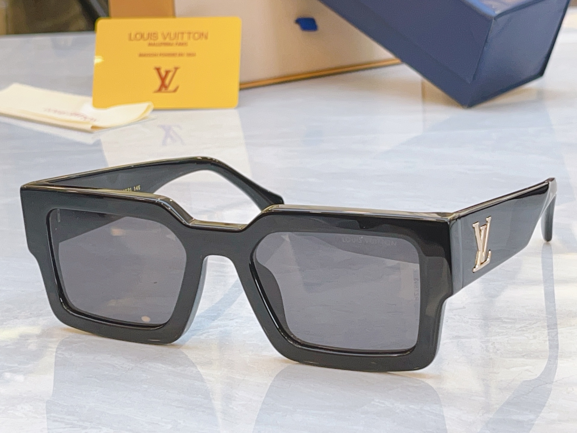 ，【LOUIS VUITTO*】路易*威登新款太阳镜，MODEL：Z2945W，SIZE：54口21-1