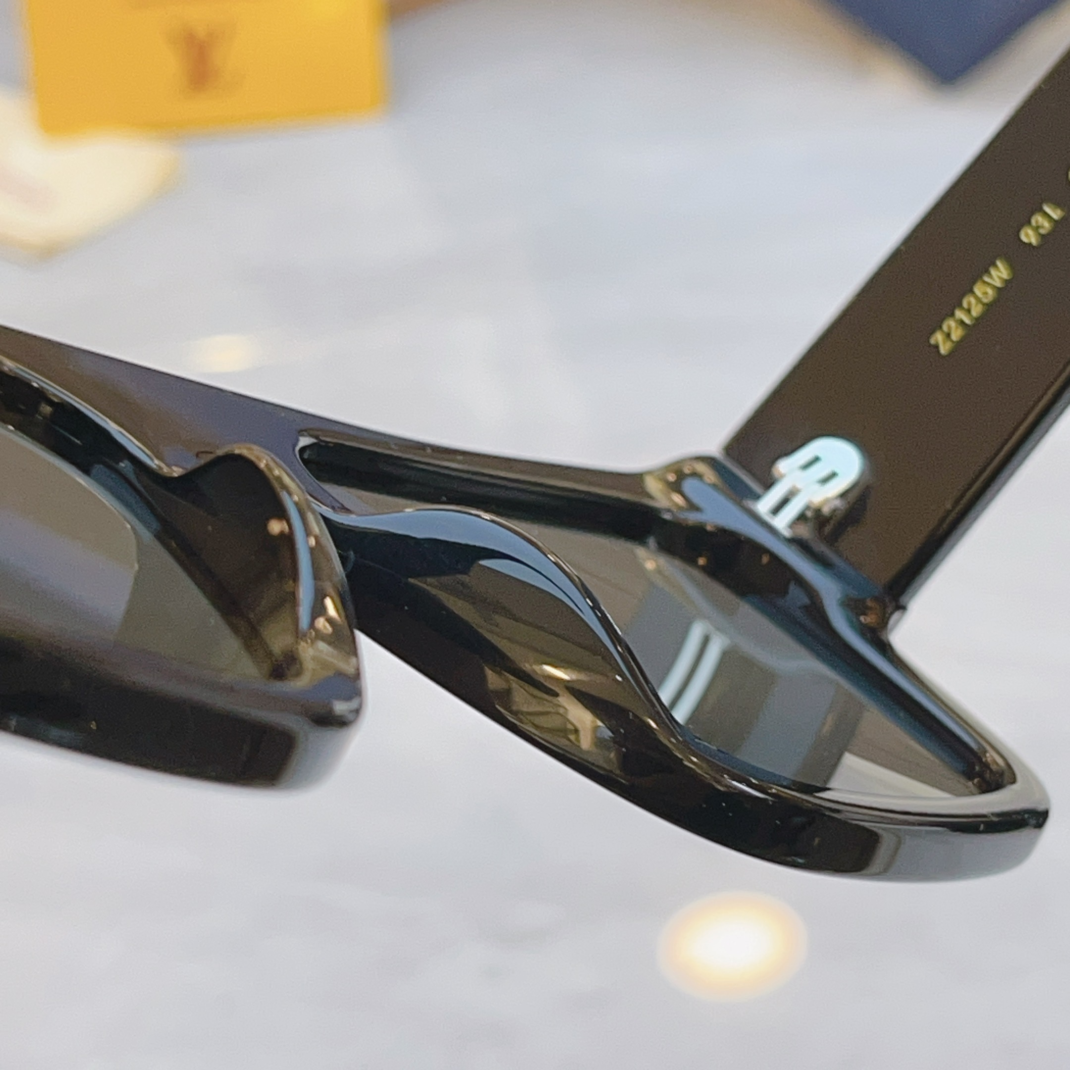 ，【LOUIS VUITTO*】路易*威登新款太阳镜，MODEL：Z2125W，SIZE：55口19-1