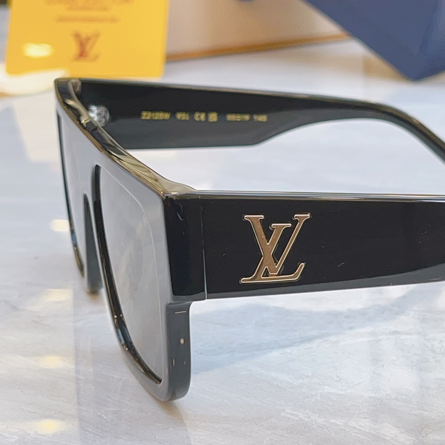 ，【LOUIS VUITTO*】路易*威登新款太阳镜，MODEL：Z2125W，SIZE：55口19-1