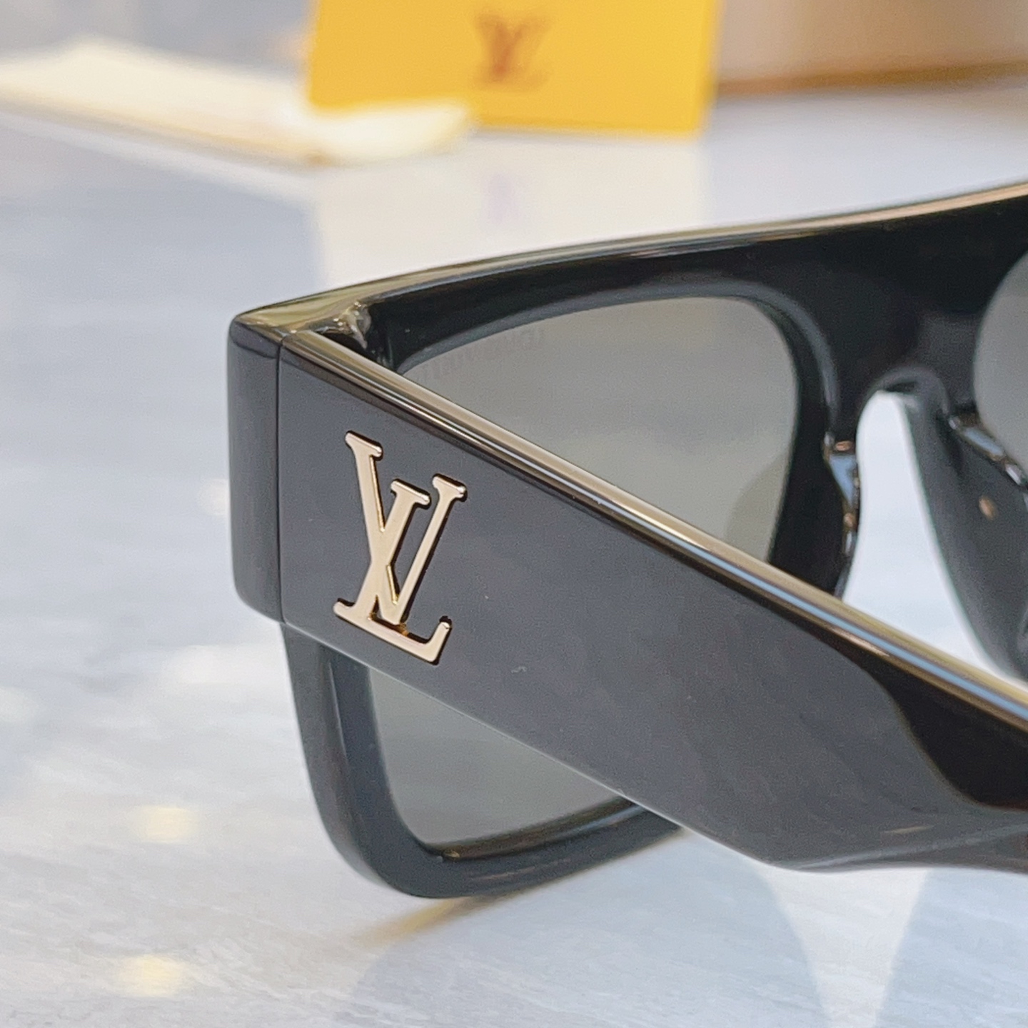 ，【LOUIS VUITTO*】路易*威登新款太阳镜，MODEL：Z2125W，SIZE：55口19-1