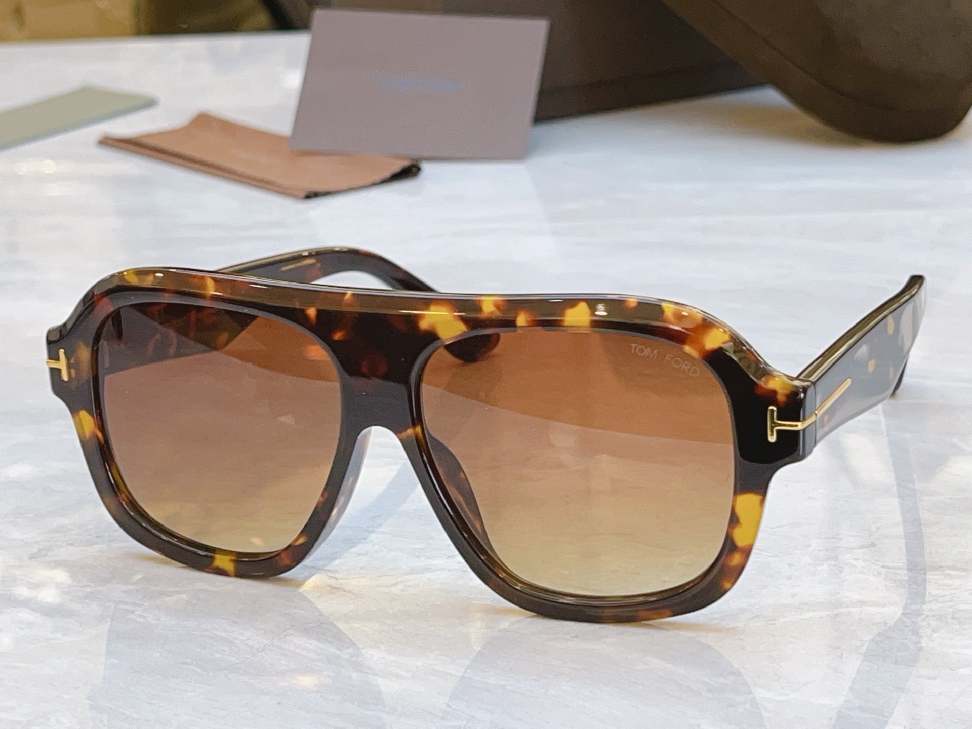 ，【TOM FOR*】汤姆*福特新款太阳镜，MODEL：TFB，SIZE：56口14-145