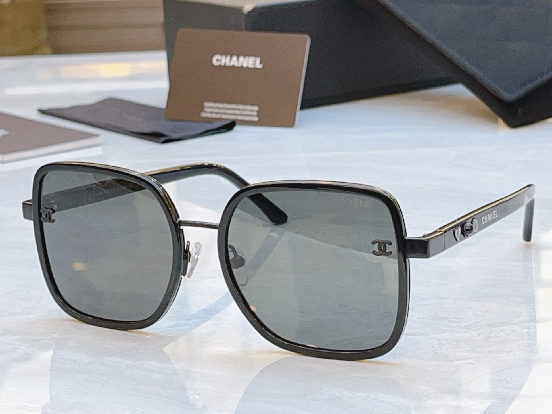 ，【CHANE*】香奈儿新款太阳镜，MODEL：CH8823，SIZE：58口18-145