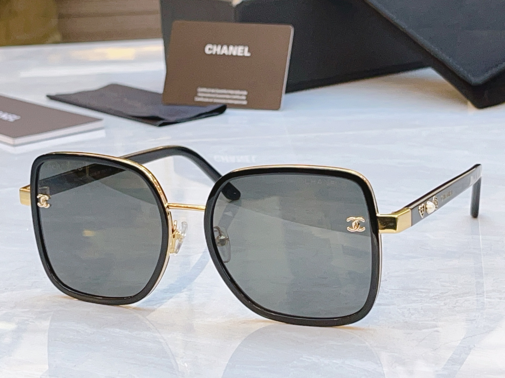 ，【CHANE*】香奈儿新款太阳镜，MODEL：CH8823，SIZE：58口18-145