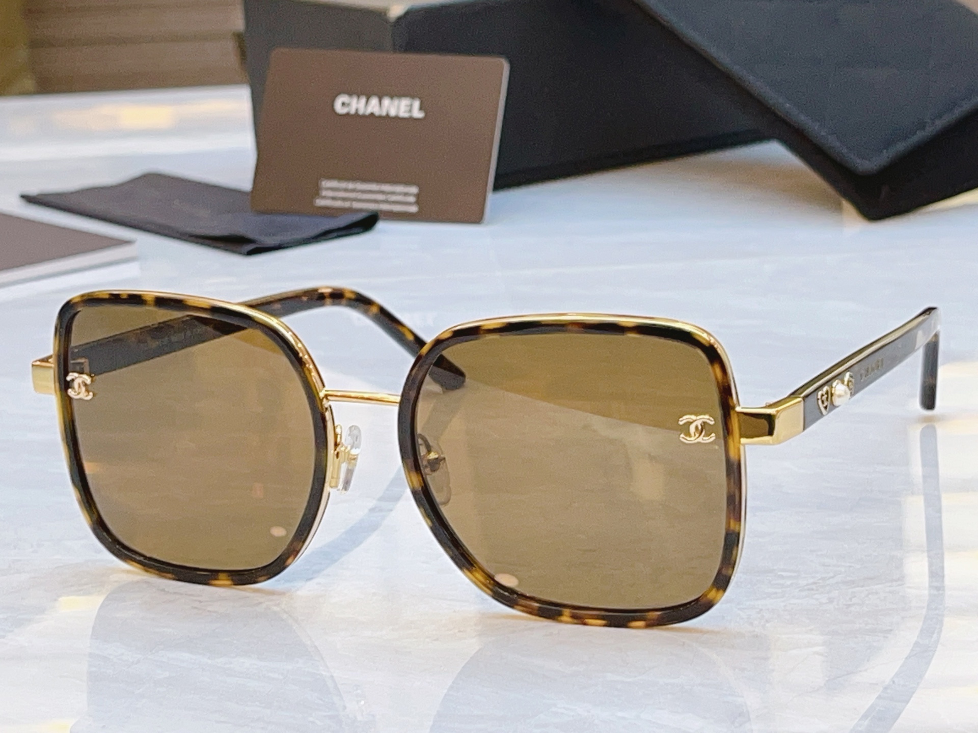 ，【CHANE*】香奈儿新款太阳镜，MODEL：CH8823，SIZE：58口18-145
