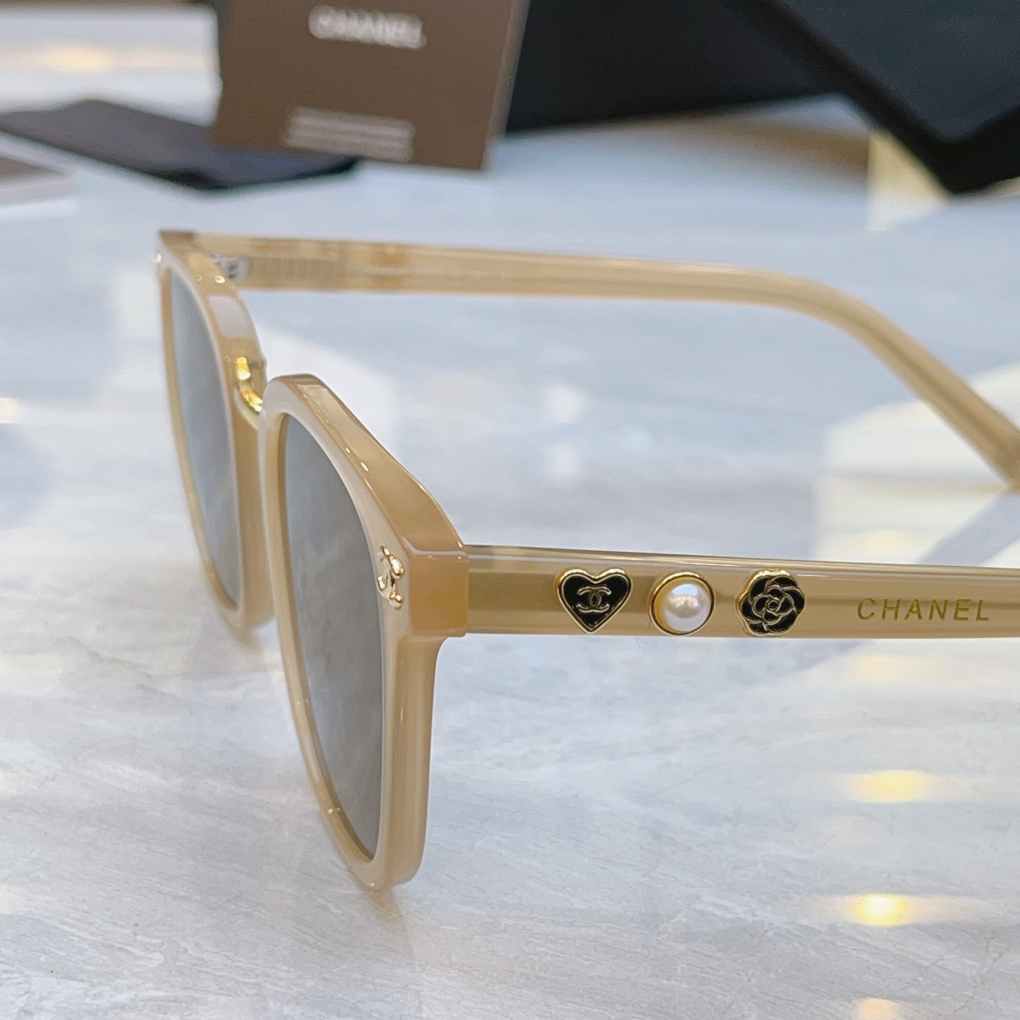 ，【CHANE*】香奈儿新款太阳镜，MODEL：CH8822，SIZE：57口18-145