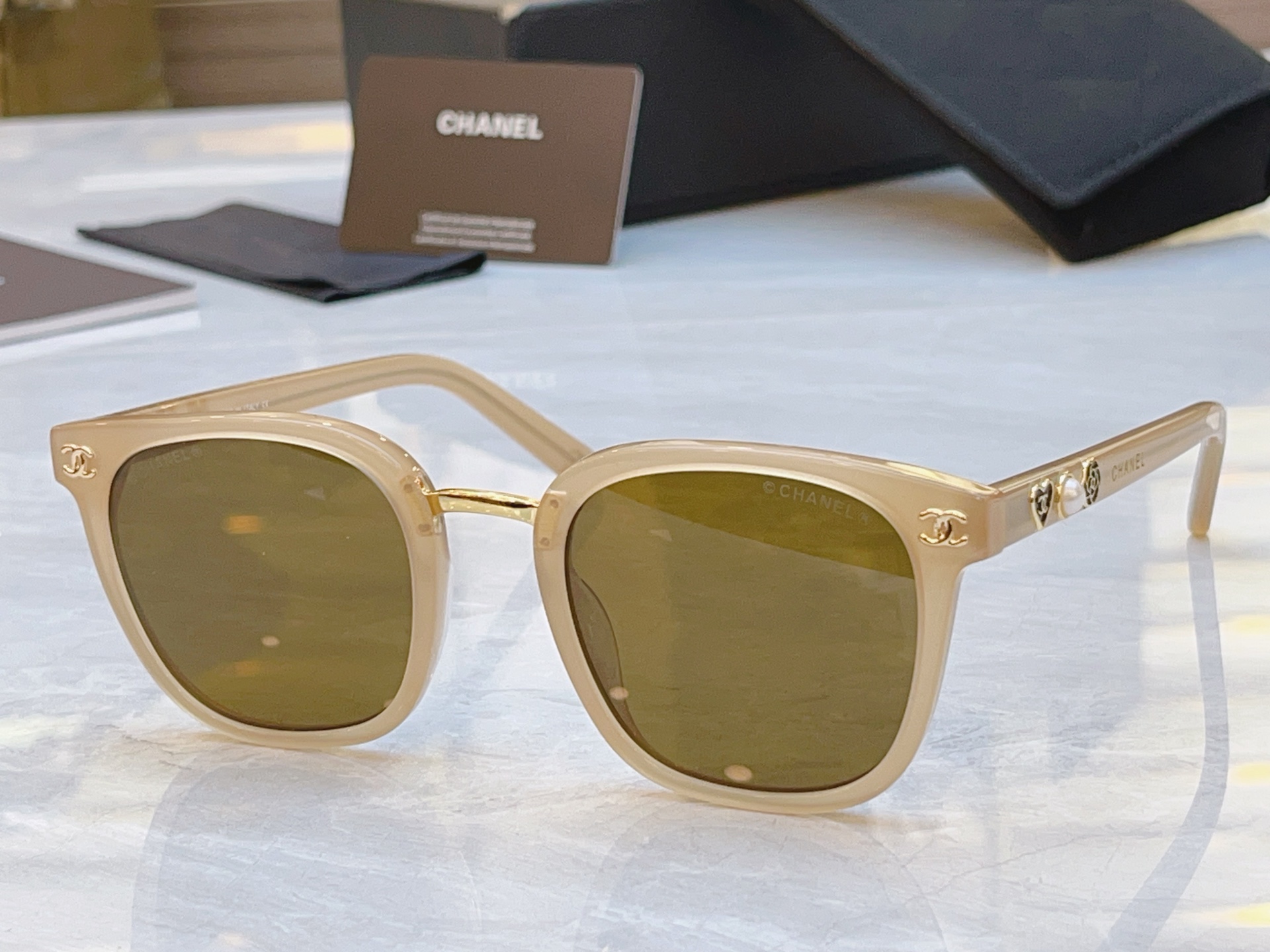 ，【CHANE*】香奈儿新款太阳镜，MODEL：CH8822，SIZE：57口18-145