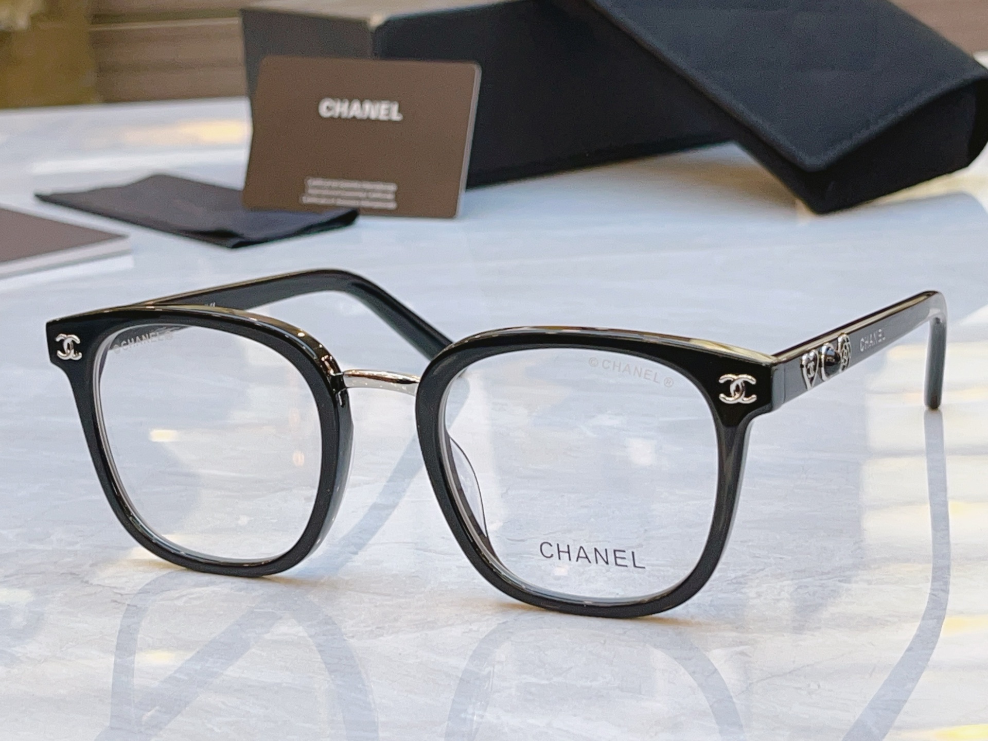 ，【CHANE*】香奈儿新款太阳镜，MODEL：CH8822，SIZE：57口18-145