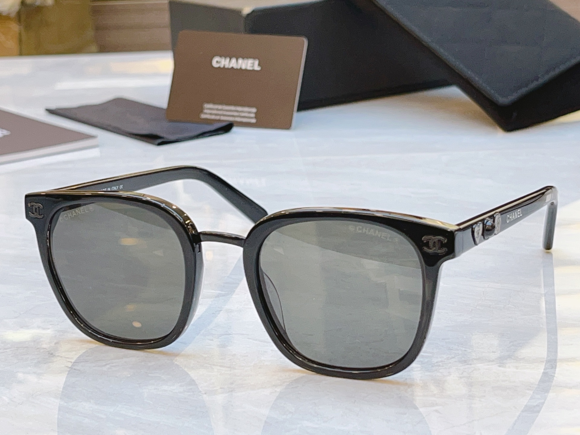 ，【CHANE*】香奈儿新款太阳镜，MODEL：CH8822，SIZE：57口18-145