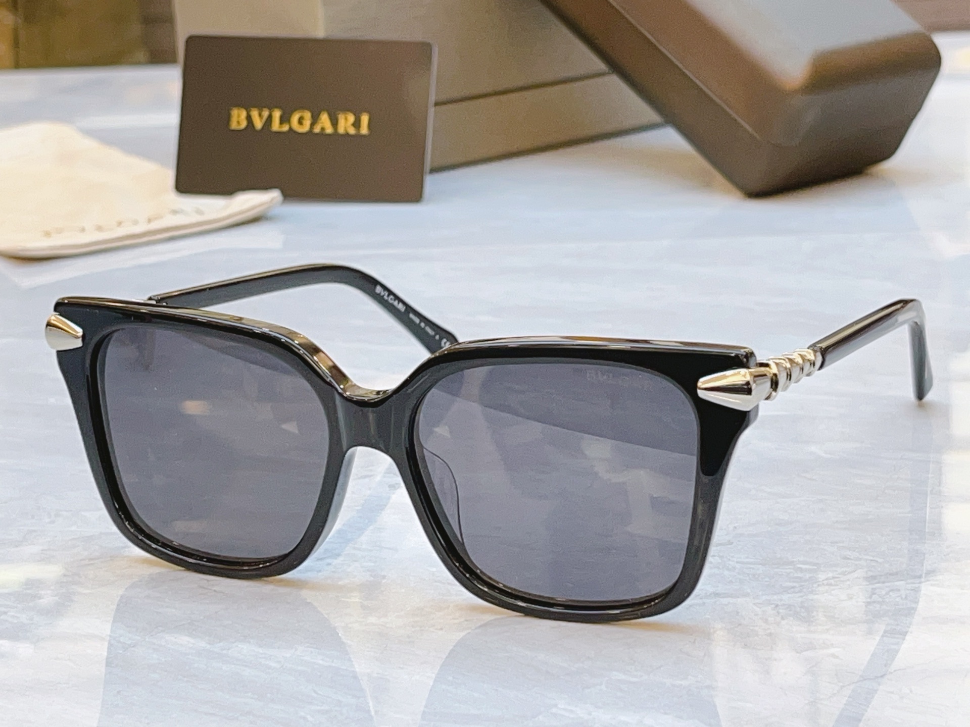 ，【BVLGA*】宝格*丽新款太阳镜，MODEL：BV 50061I，SIZE：56口15-145