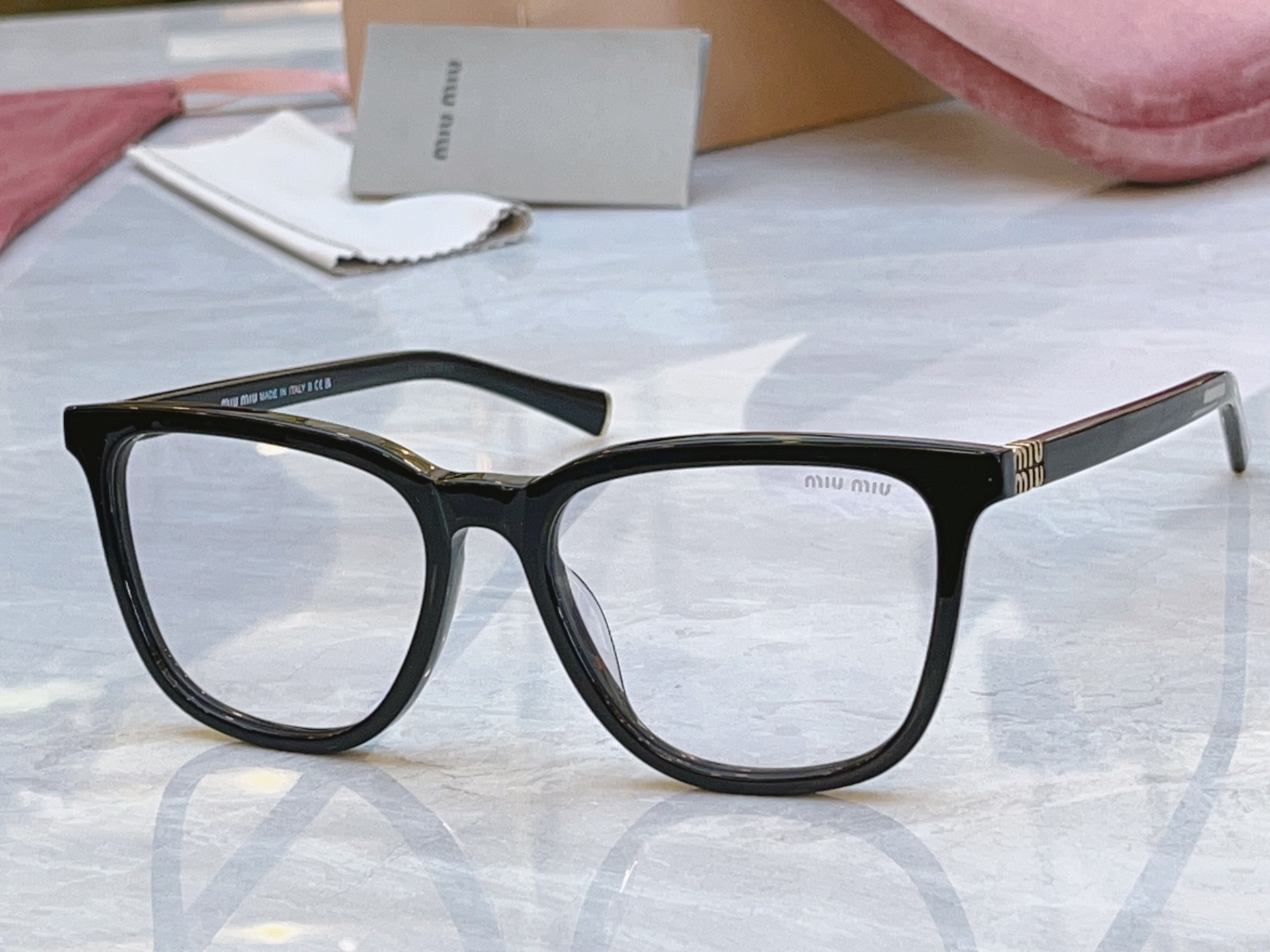 ，【MIUMI*】缪*缪新款太阳镜，Mod: SMU B03，SIZE:53口16-140