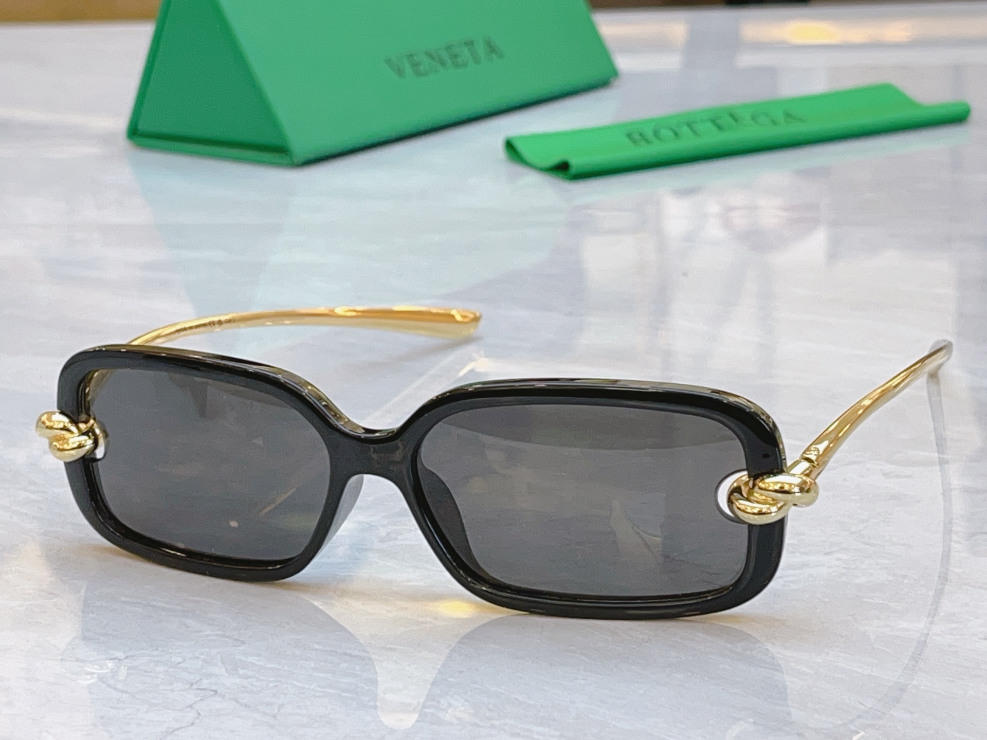 ，【BOTTEGA VENET*】宝缇*嘉新款太阳镜，MODEL：BV1493，SIZE：56口14-1