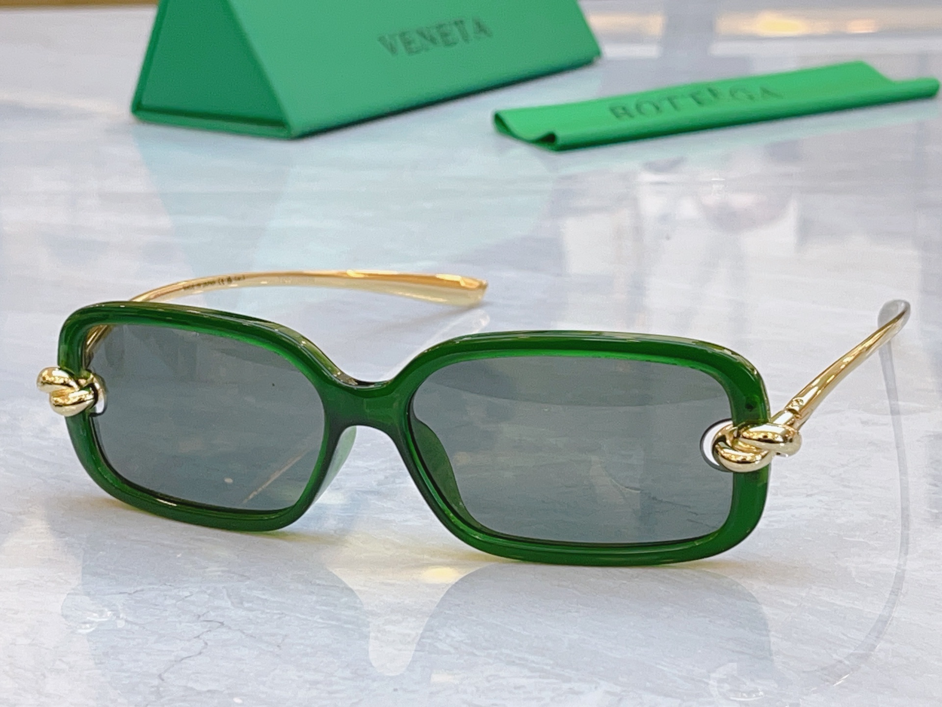 ，【BOTTEGA VENET*】宝缇*嘉新款太阳镜，MODEL：BV1493，SIZE：56口14-1