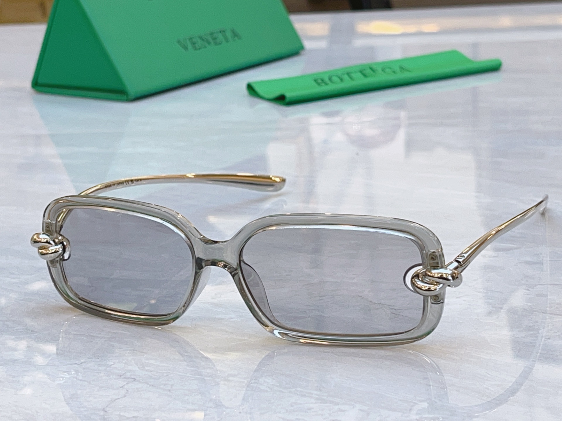 ，【BOTTEGA VENET*】宝缇*嘉新款太阳镜，MODEL：BV1493，SIZE：56口14-1