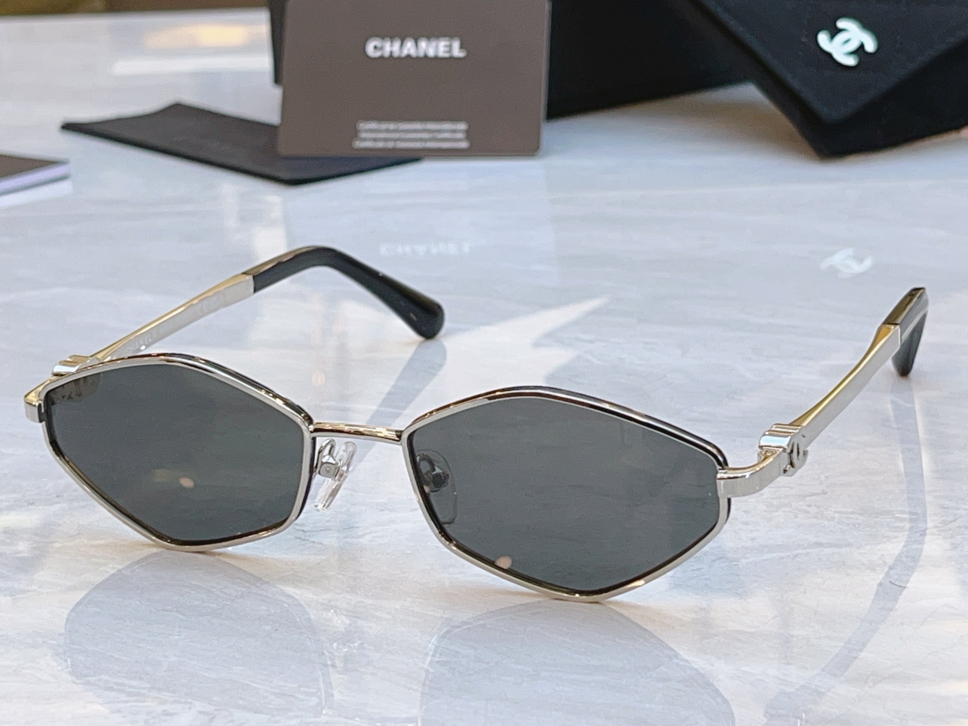 ，【CHANE*】香奈儿新款太阳镜，MODEL：CH3115 ，SIZE：54口18-140