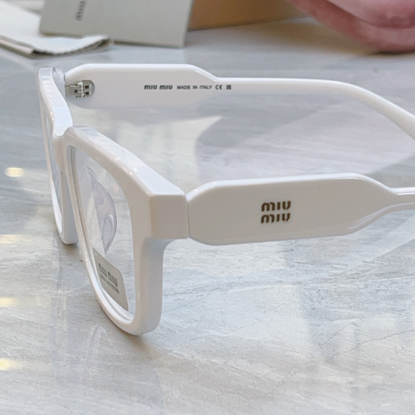 ，【MIUMI*】缪*缪新款眼镜架，Mod: SMU 02ZV，SIZE:52口18-142