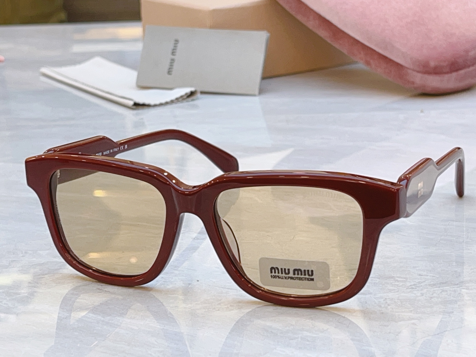 ，【MIUMI*】缪*缪新款太阳镜，Mod: SMU 02ZV，SIZE:52口18-142