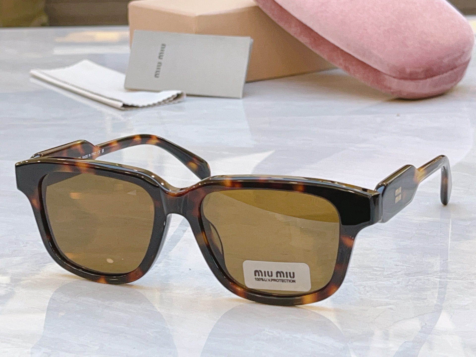 ，【MIUMI*】缪*缪新款太阳镜，Mod: SMU 02ZV，SIZE:52口18-142