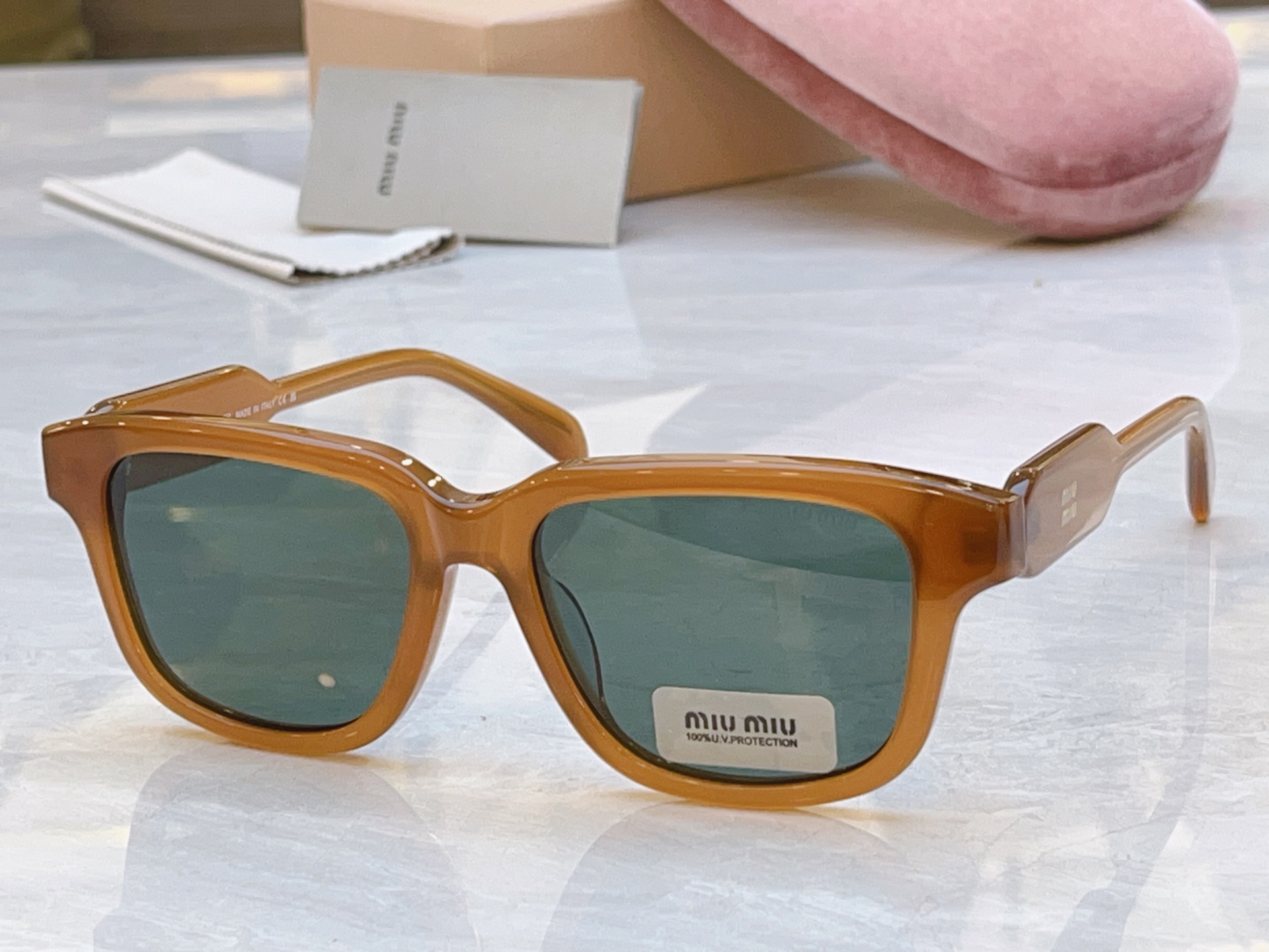 ，【MIUMI*】缪*缪新款太阳镜，Mod: SMU 02ZV，SIZE:52口18-142