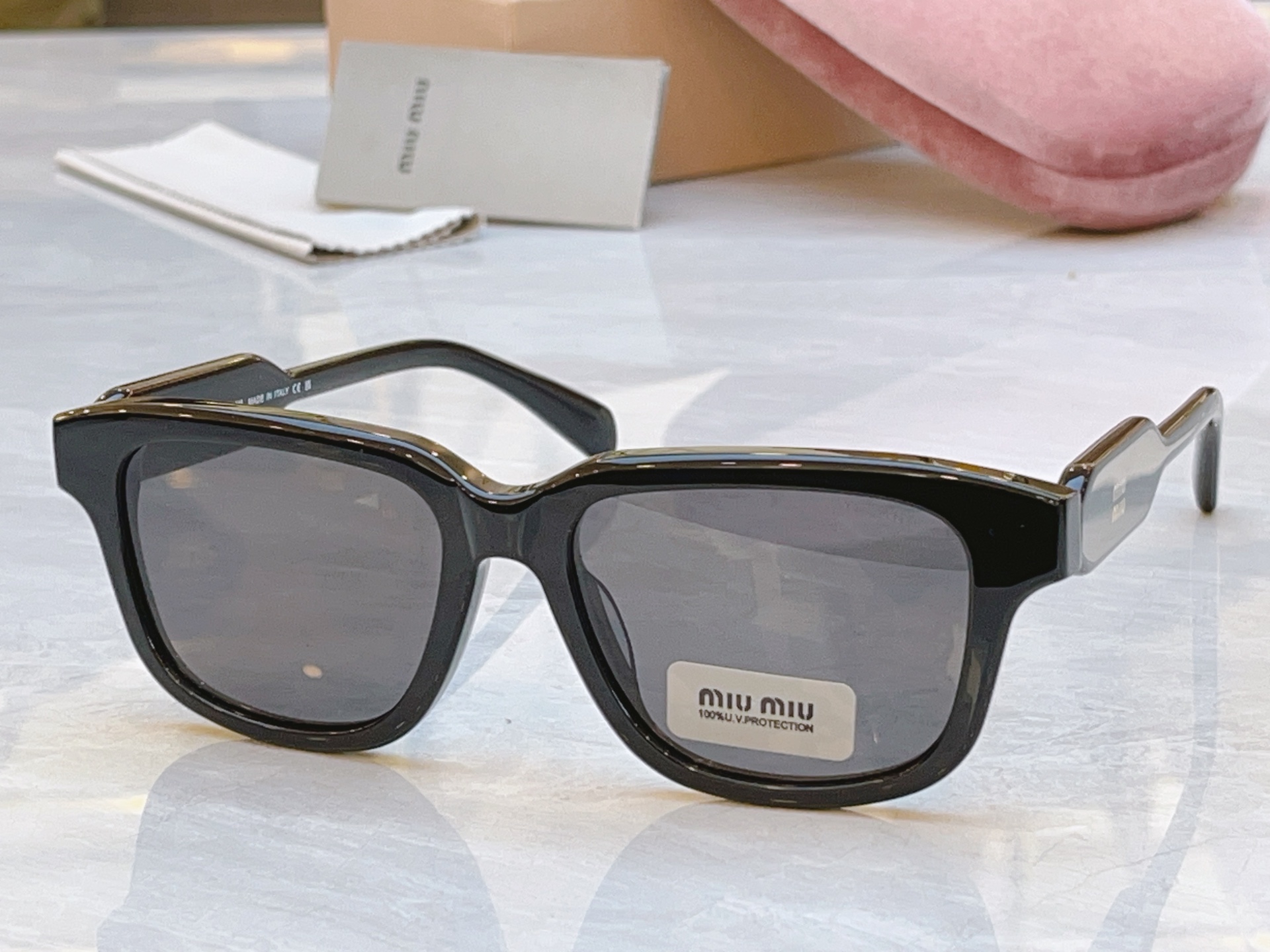 ，【MIUMI*】缪*缪新款太阳镜，Mod: SMU 02ZV，SIZE:52口18-142