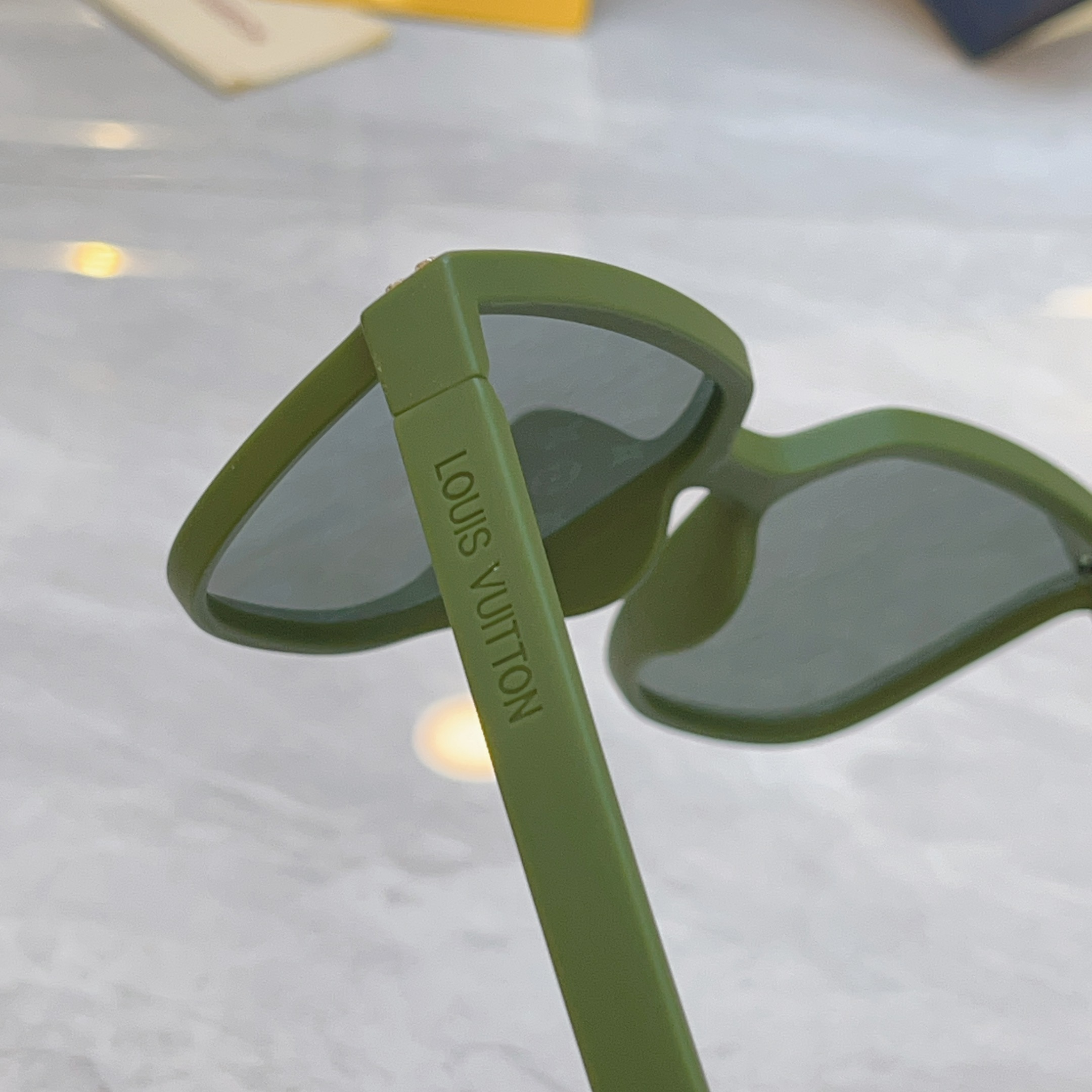 ，【LOUIS VUITTO*】路易*威登新款太阳镜，MODEL：Z2973W，SIZE：65口15-1