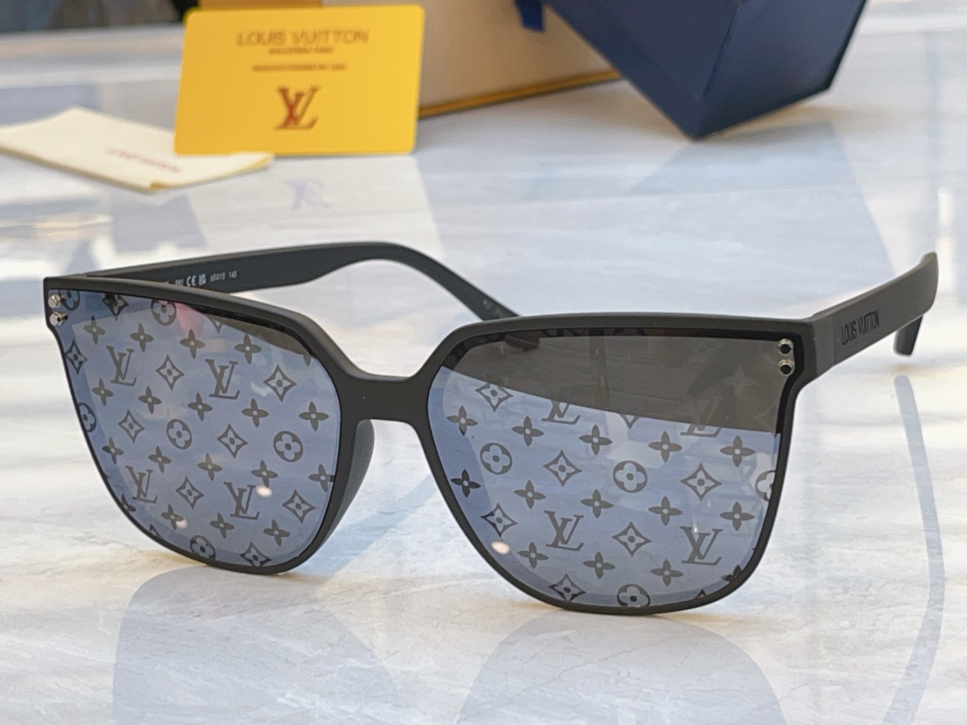 ，【LOUIS VUITTO*】路易*威登新款太阳镜，MODEL：Z2973W，SIZE：65口15-1