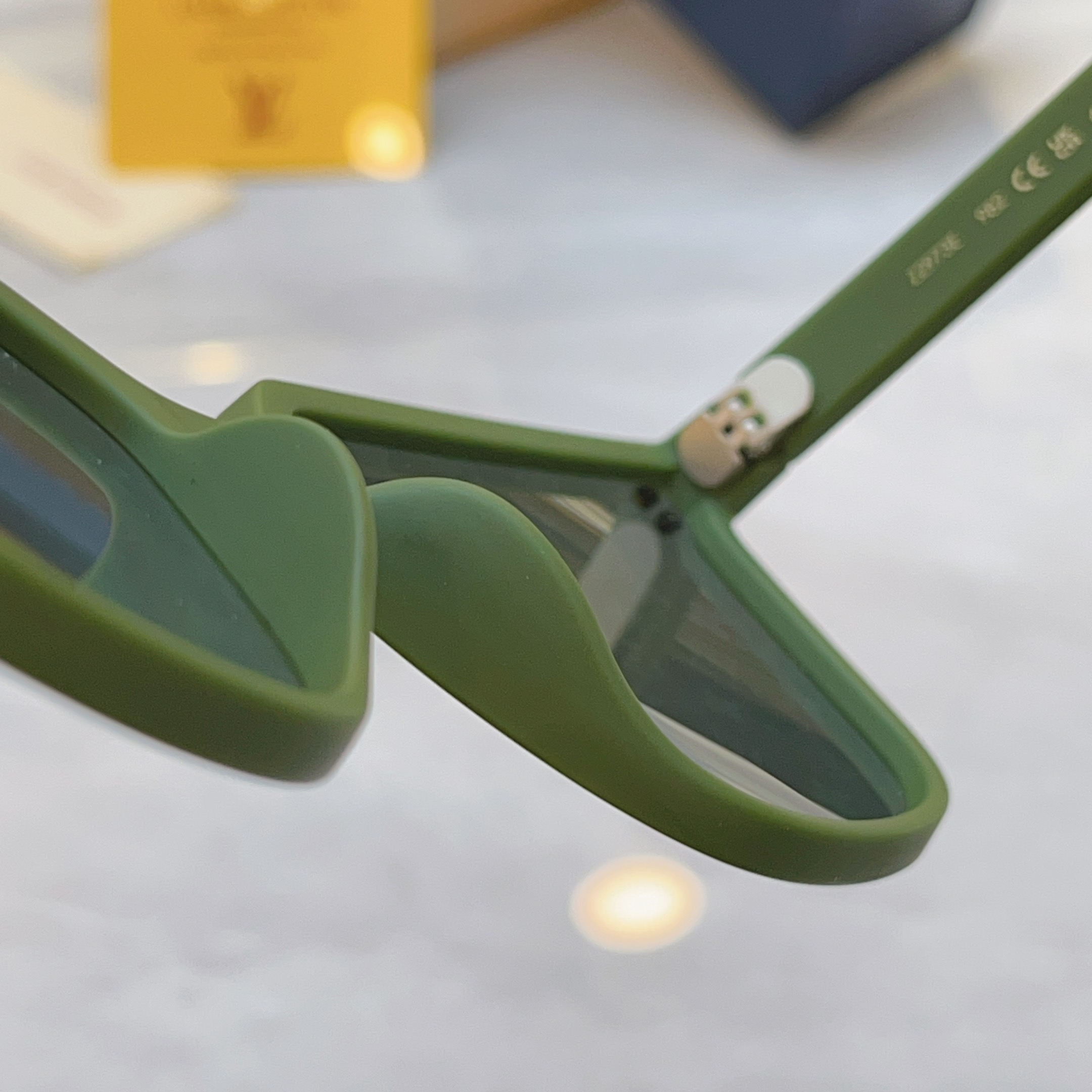 ，【LOUIS VUITTO*】路易*威登新款太阳镜，MODEL：Z2973W，SIZE：65口15-1