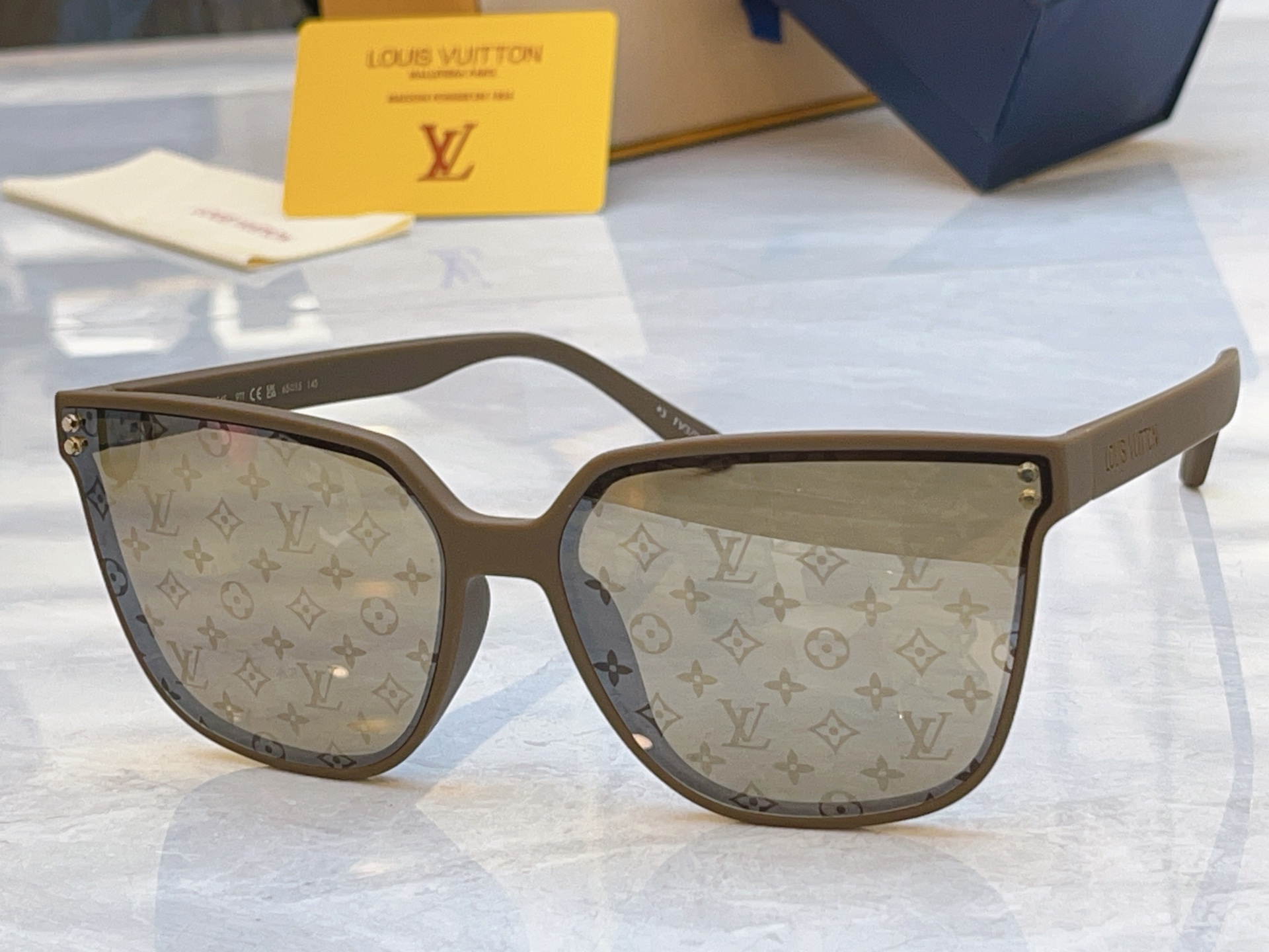 ，【LOUIS VUITTO*】路易*威登新款太阳镜，MODEL：Z2973W，SIZE：65口15-1