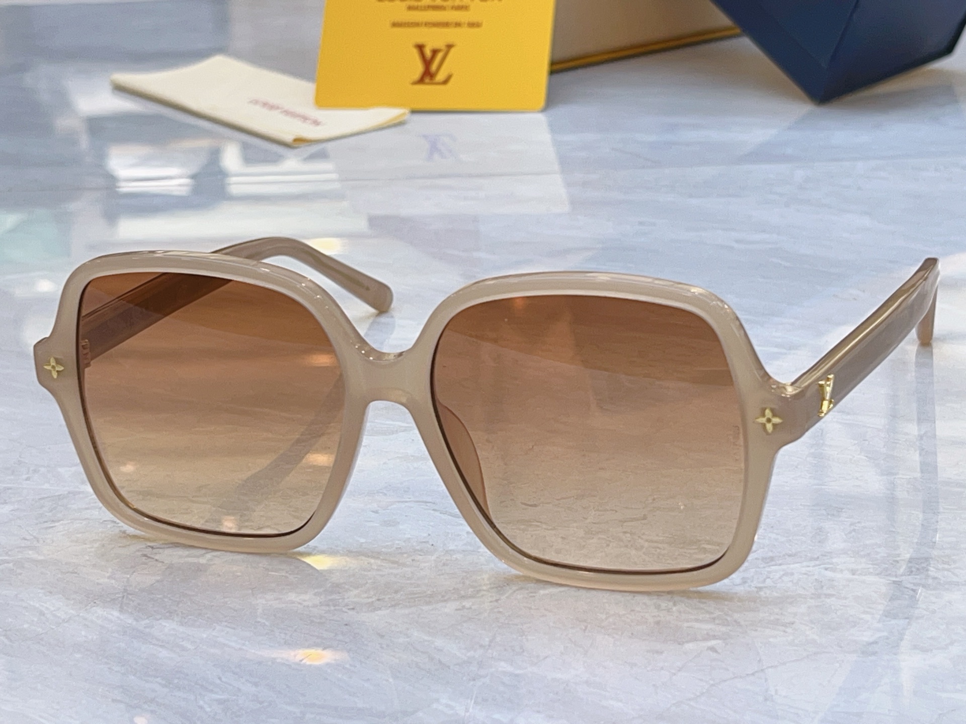 ，【LOUIS VUITTO*】路易*威登新款太阳镜，MODEL：Z2917W，SIZE：58口17-1