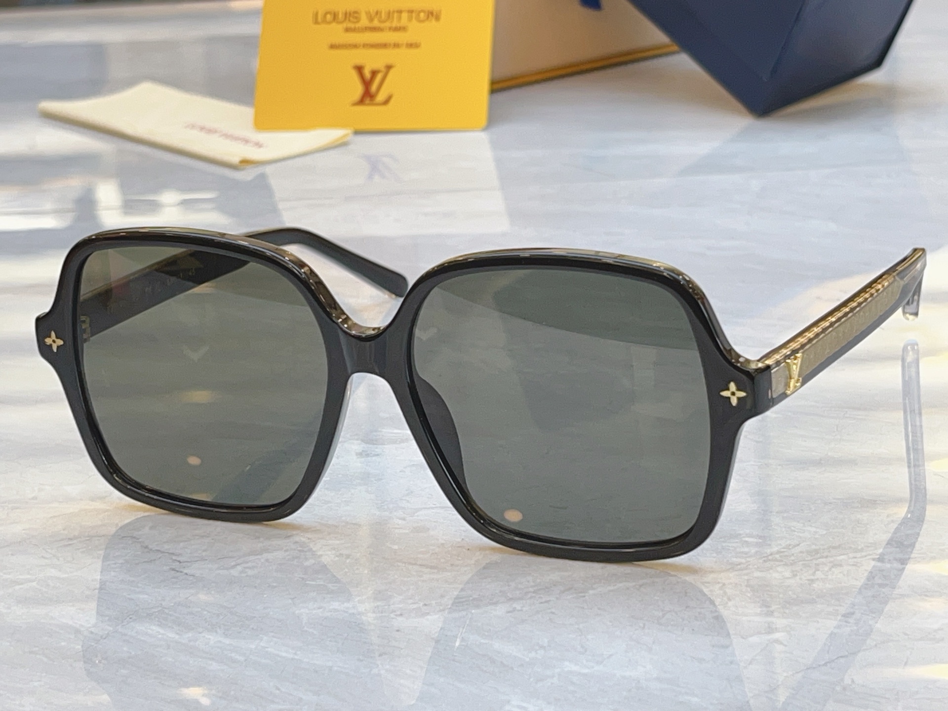 ，【LOUIS VUITTO*】路易*威登新款太阳镜，MODEL：Z2917W，SIZE：58口17-1