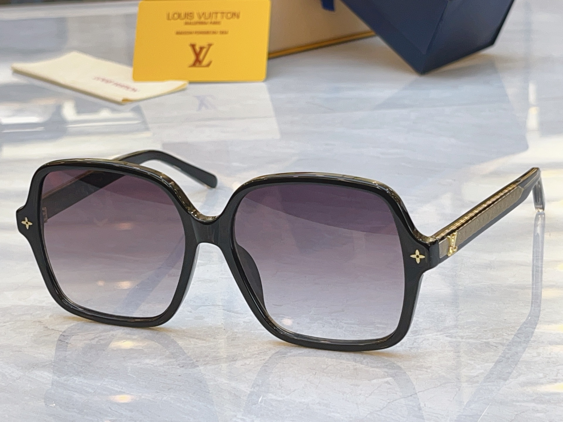 ，【LOUIS VUITTO*】路易*威登新款太阳镜，MODEL：Z2917W，SIZE：58口17-1