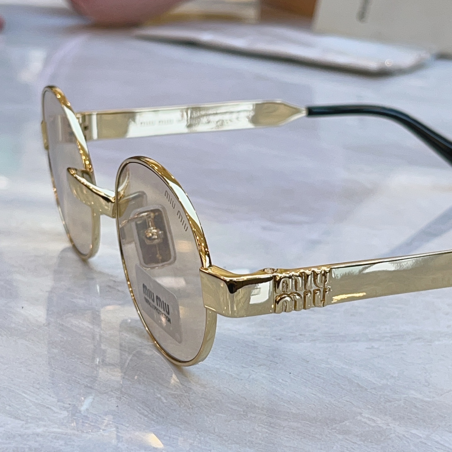 ，【MIUMI*】缪*缪新款太阳镜，Mod: SMUB51S，SIZE:47口21-135