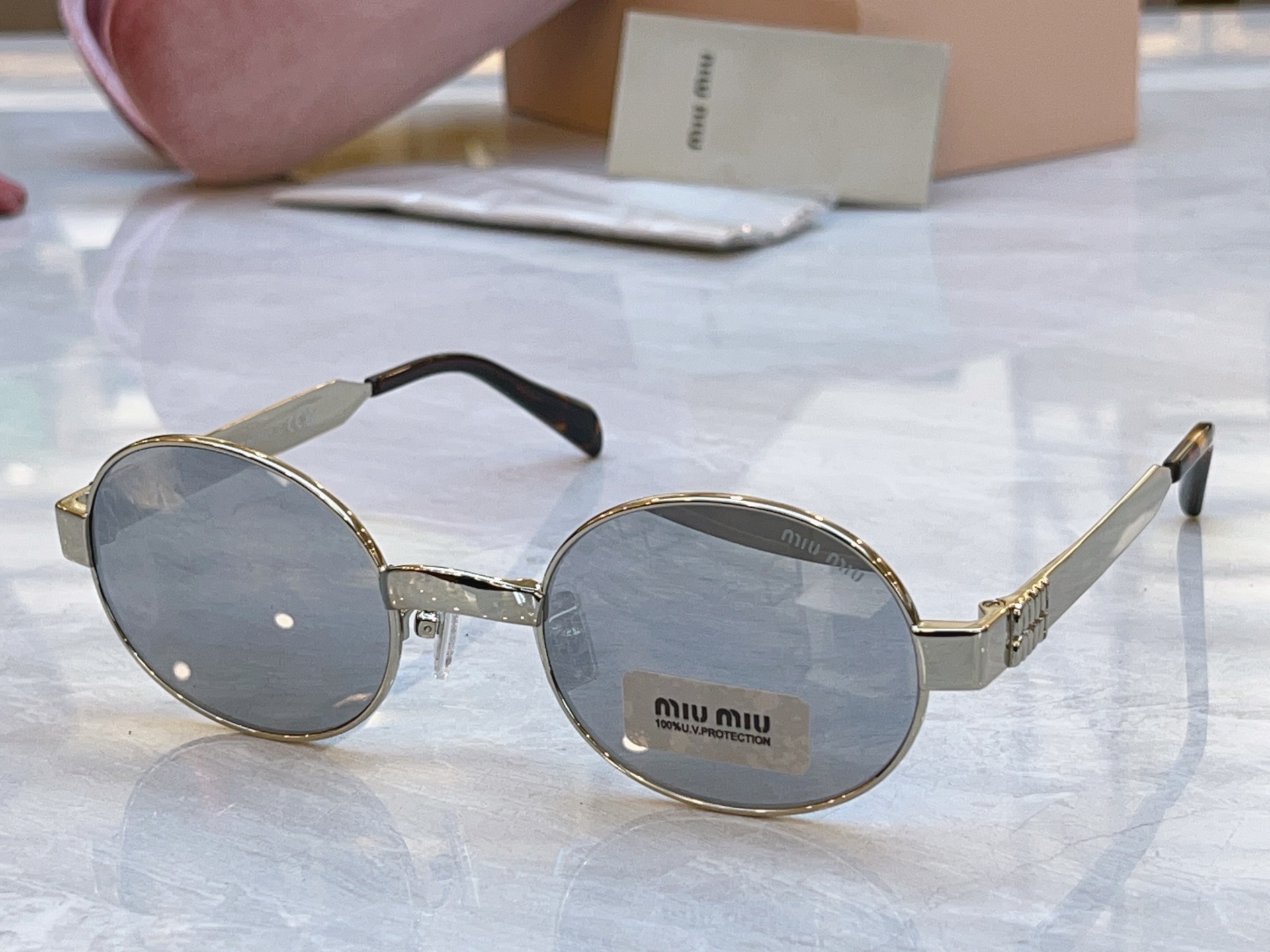 ，【MIUMI*】缪*缪新款太阳镜，Mod: SMUB51S，SIZE:47口21-135