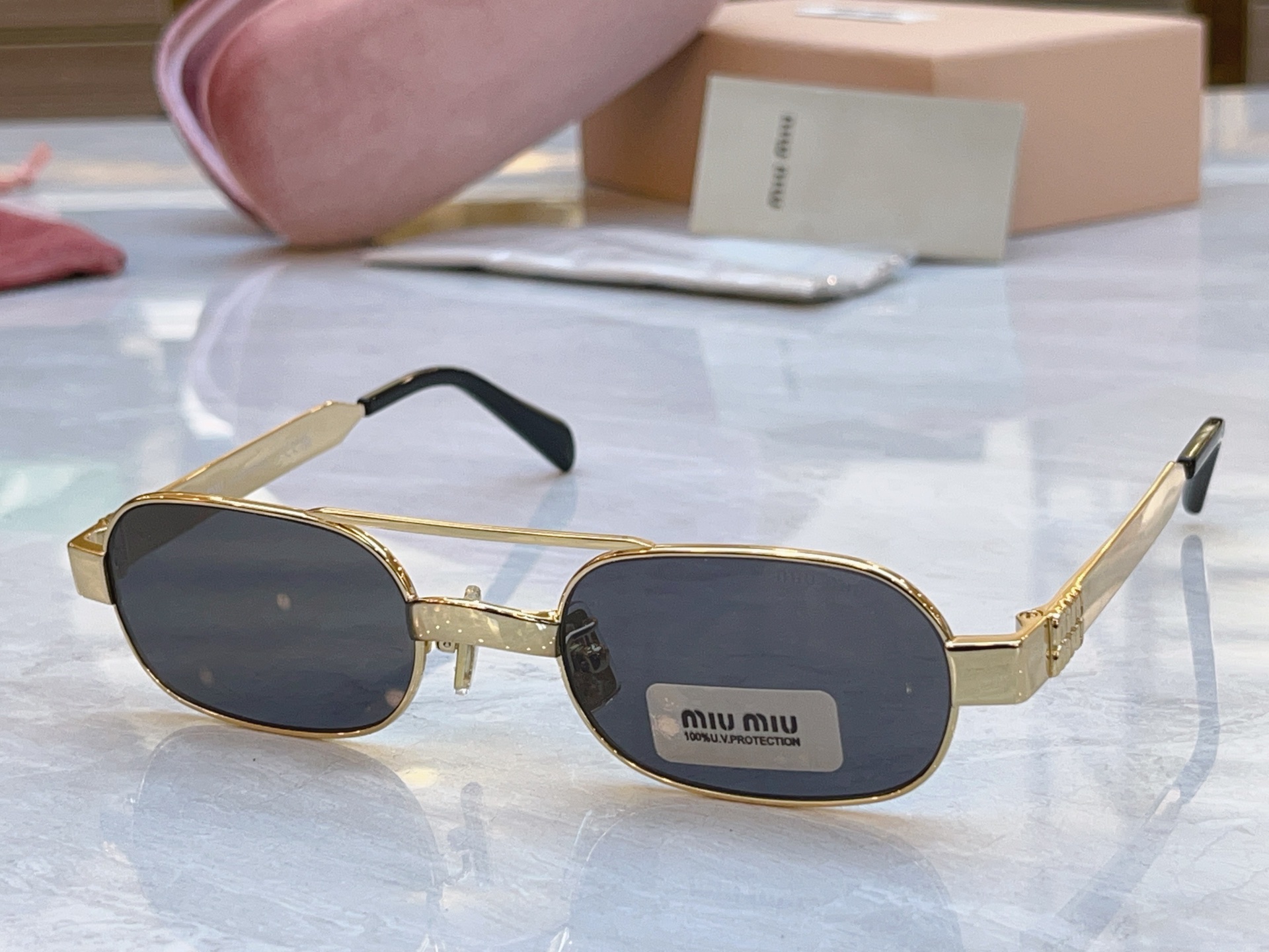 ，【MIUMI*】缪*缪新款太阳镜，Mod: SMUB52S，SIZE:52口20-135