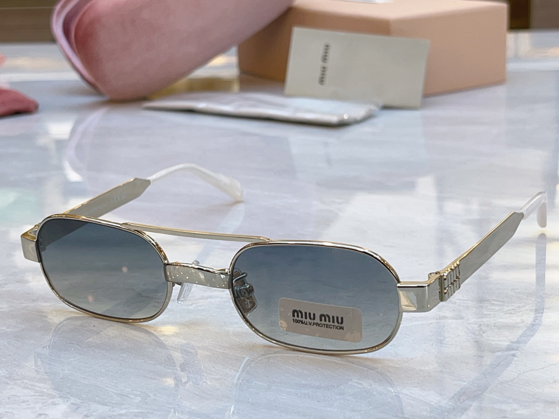 ，【MIUMI*】缪*缪新款太阳镜，Mod: SMUB52S，SIZE:52口20-135