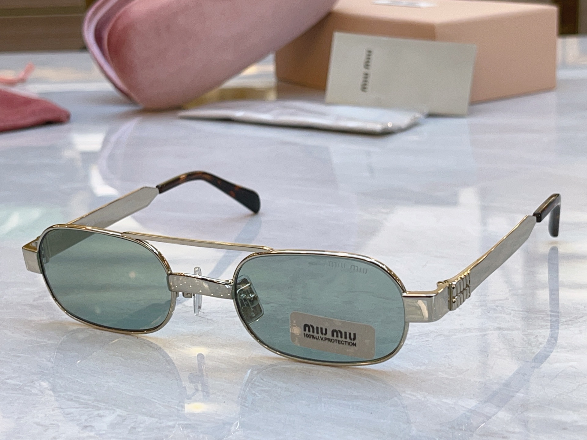 ，【MIUMI*】缪*缪新款太阳镜，Mod: SMUB52S，SIZE:52口20-135
