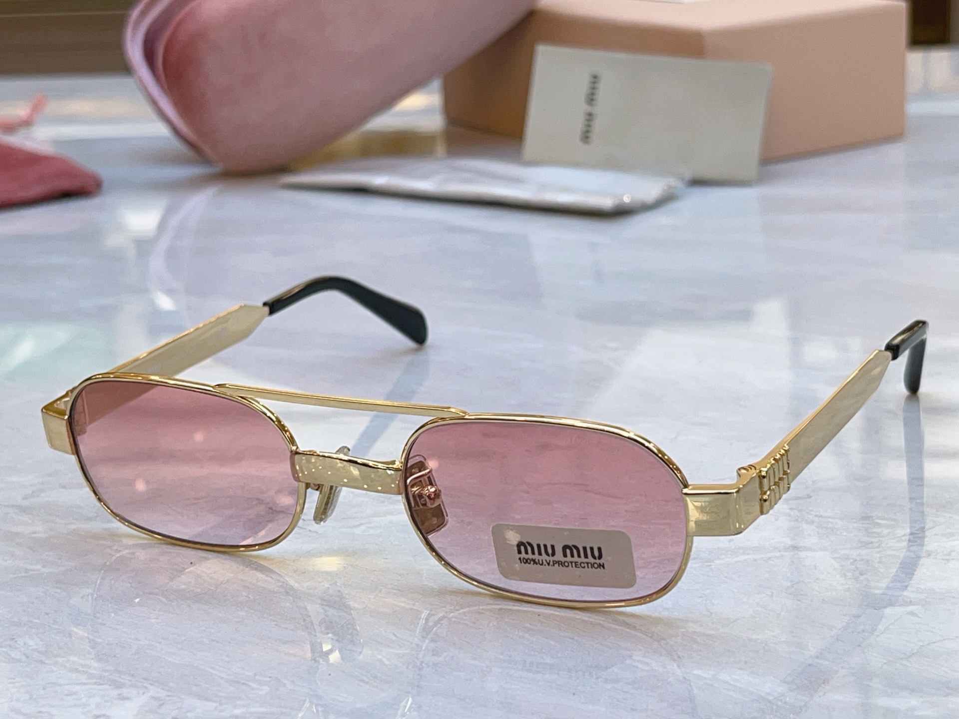 ，【MIUMI*】缪*缪新款太阳镜，Mod: SMUB52S，SIZE:52口20-135