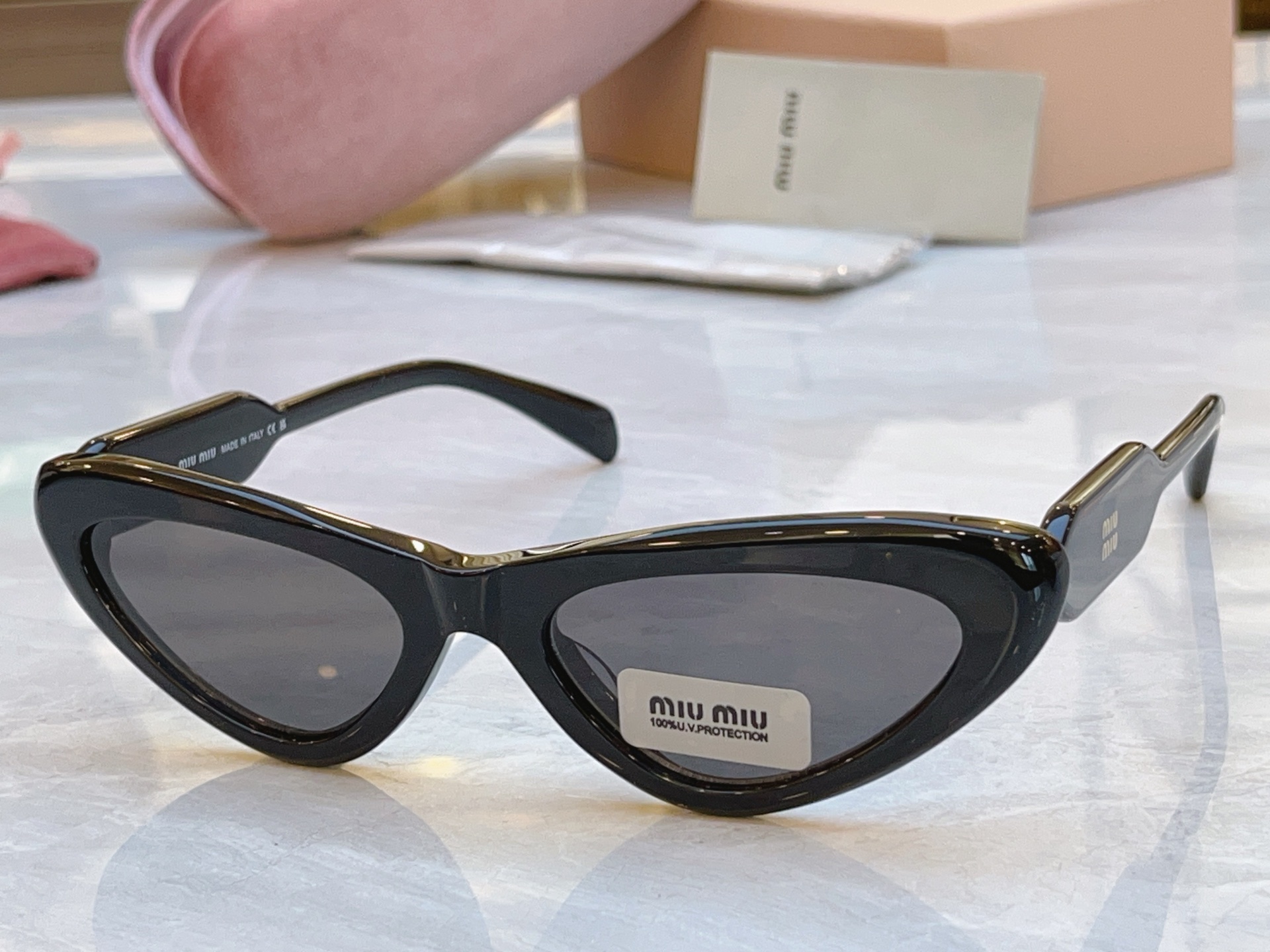 ，【MIUMI*】缪*缪新款太阳镜，Mod: SMUB11S，SIZE:53口20-142