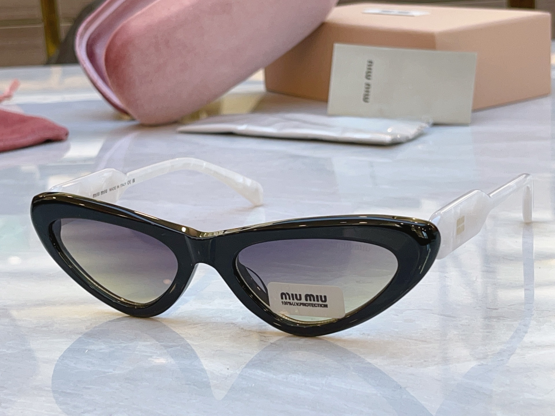 ，【MIUMI*】缪*缪新款太阳镜，Mod: SMUB11S，SIZE:53口20-142