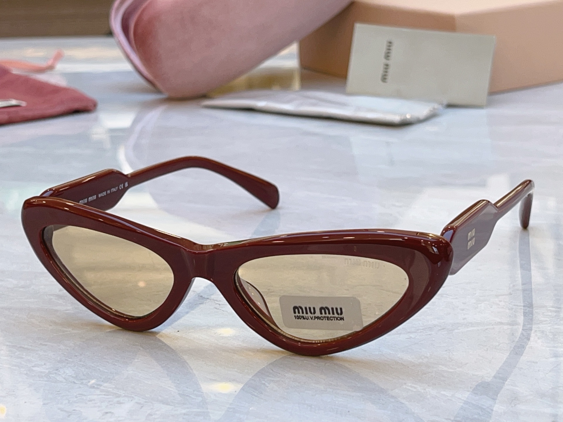 ，【MIUMI*】缪*缪新款太阳镜，Mod: SMUB11S，SIZE:53口20-142