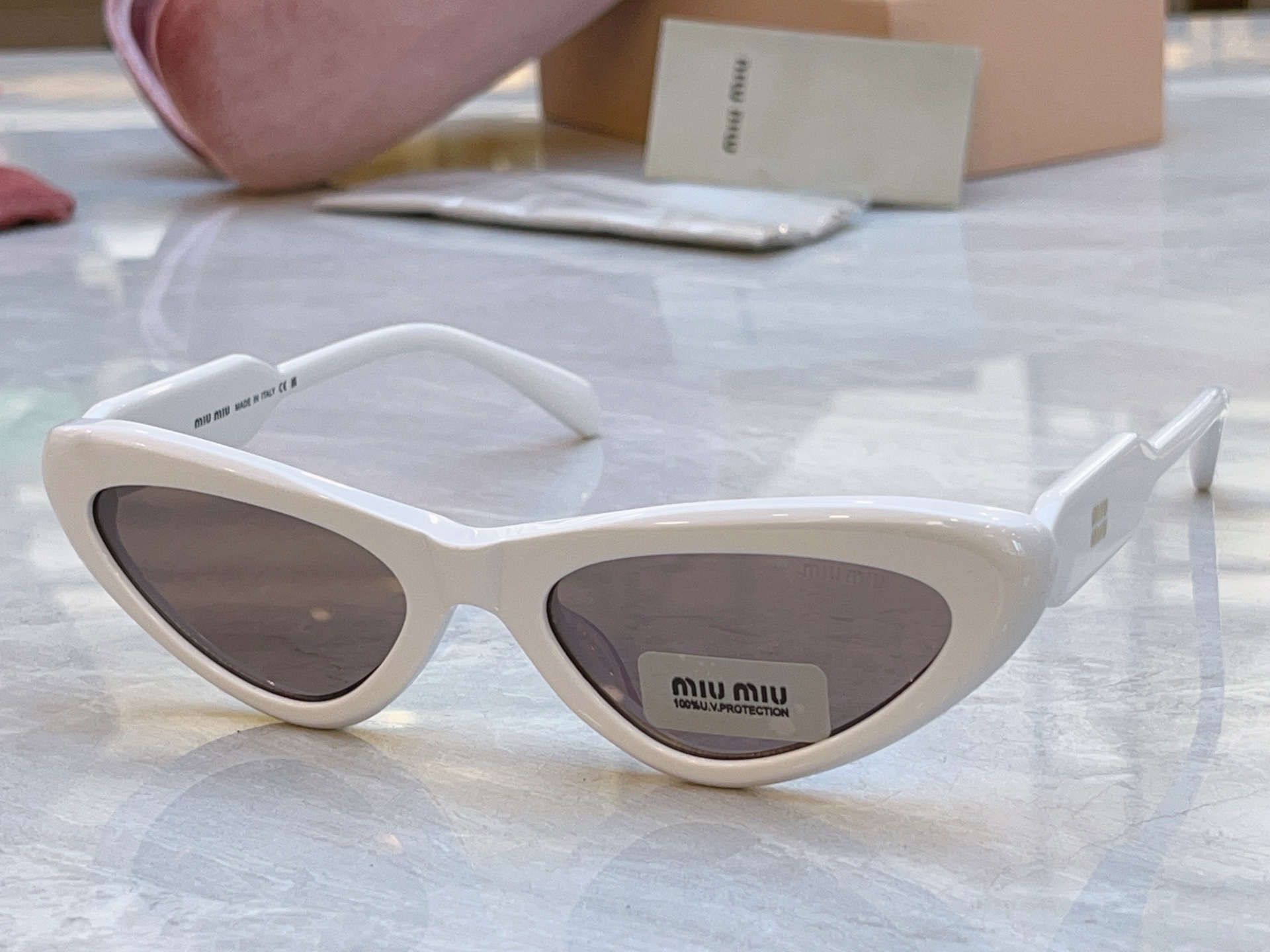 ，【MIUMI*】缪*缪新款太阳镜，Mod: SMUB11S，SIZE:53口20-142