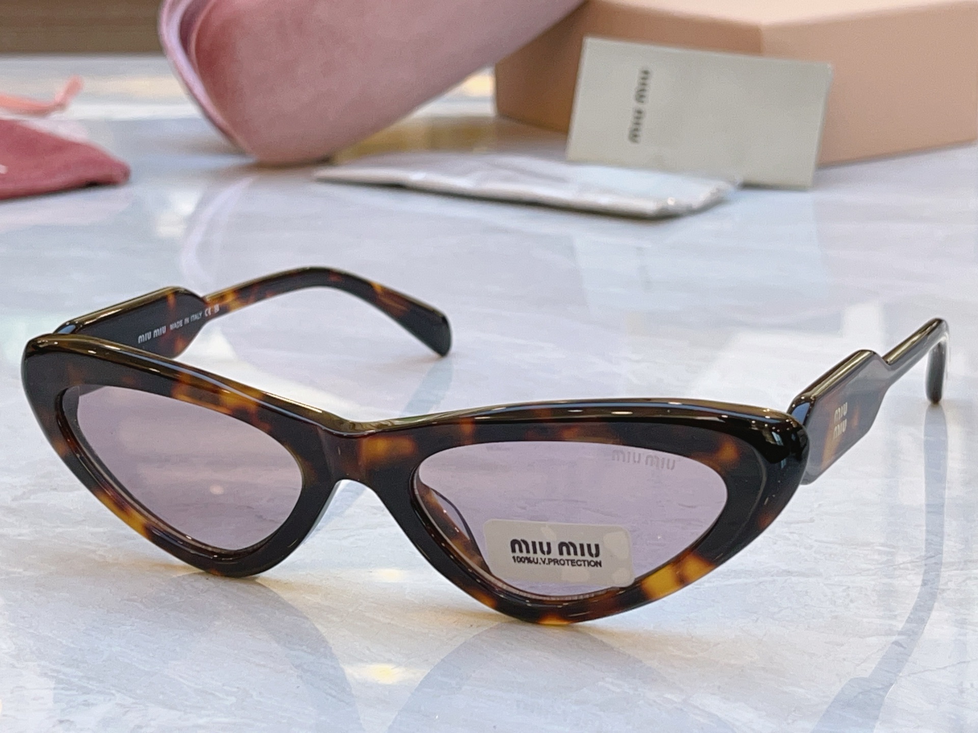 ，【MIUMI*】缪*缪新款太阳镜，Mod: SMUB11S，SIZE:53口20-142